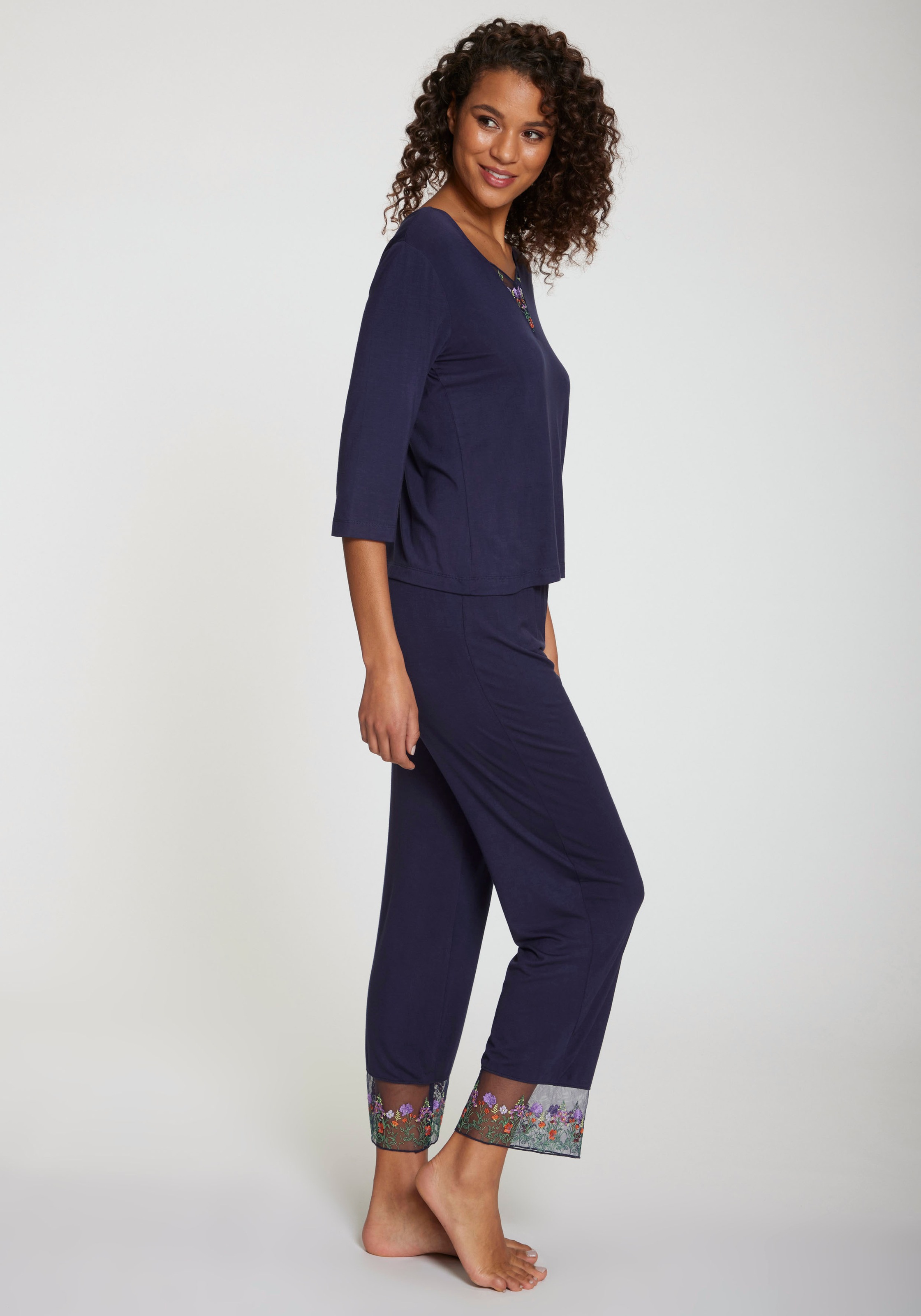 LASCANA Pyjama, (2 tlg.), Spitze mit zauberhafter Blumenstickerei