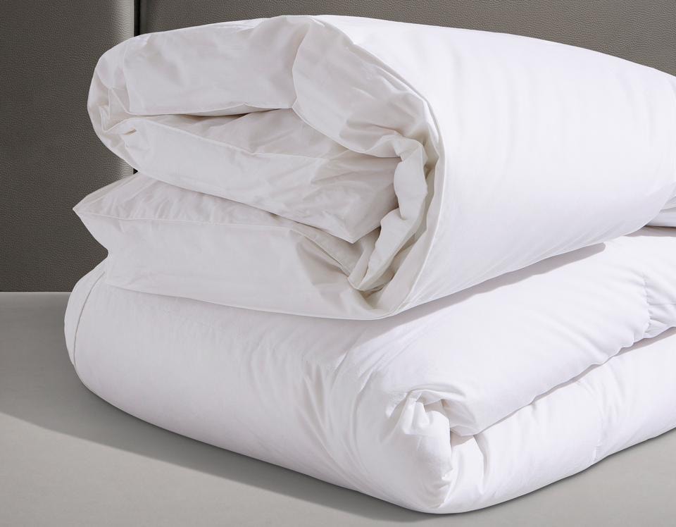 Excellent Daunenbettdecke »VENEDIG, Bettdecken für Sommer und Winter, Decke«, polarwarm, Füllung 90% Daunen, 10% Federn, Bezug 100% Baumwolle, (1 St.), Bettdecke 135x200 cm, 155x220cm und weitere Größen, Made in Germany