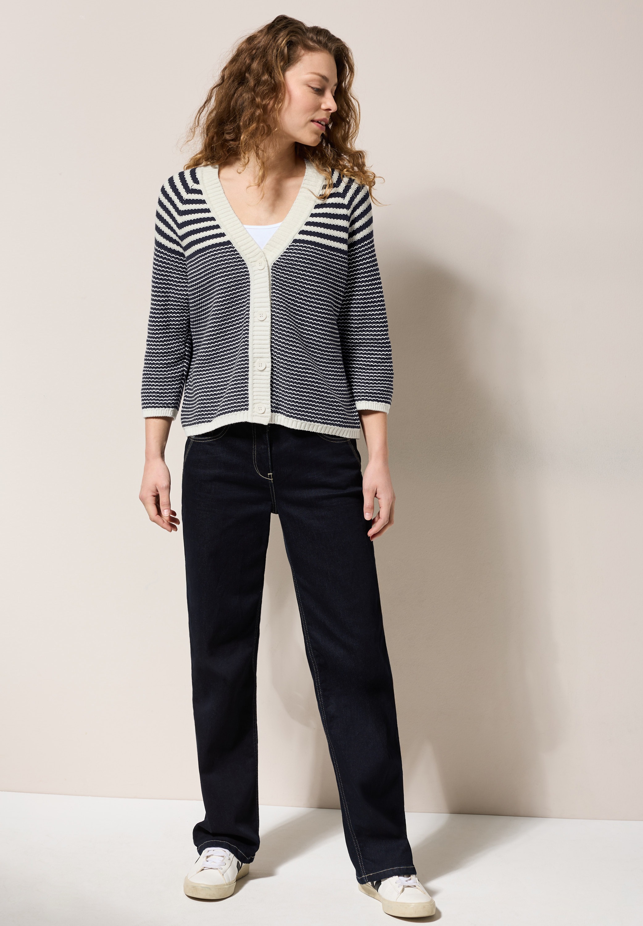 Cecil Cardigan, mit Knopfleiste