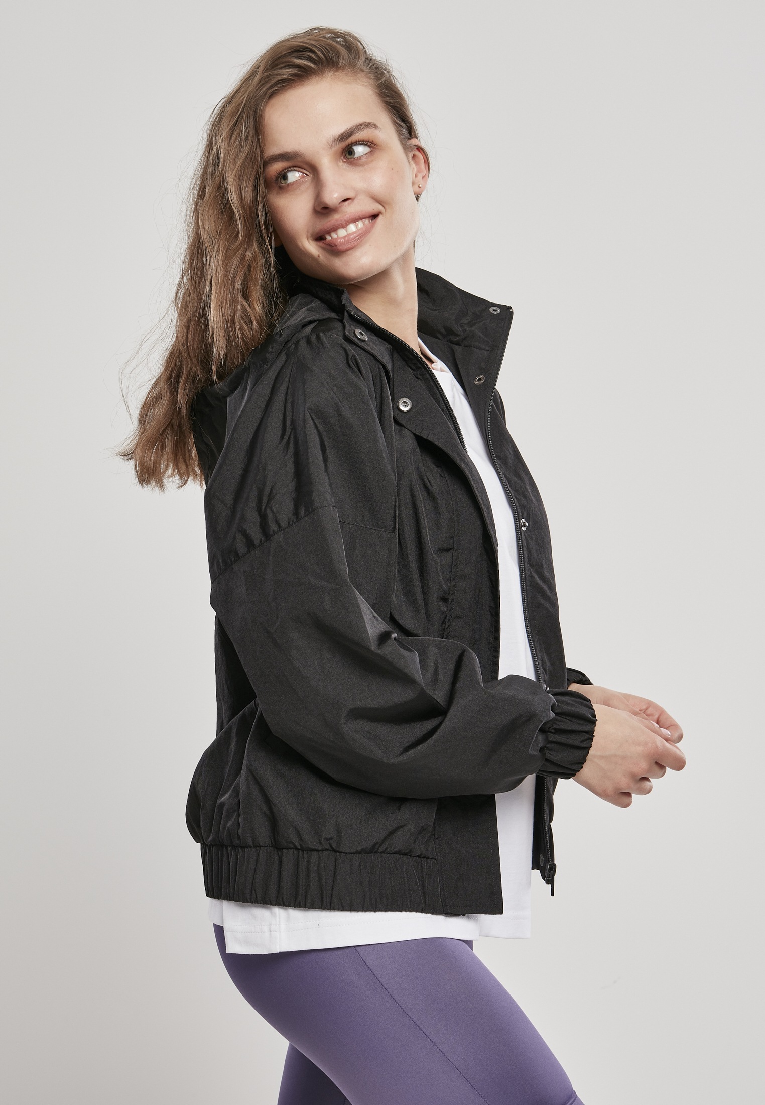 Kapuze Outdoorjacke Jacket«, Nylon Oversized Shiny St.), Friday BAUR | Black Ladies CLASSICS URBAN Crinkle mit (1 »Frauen