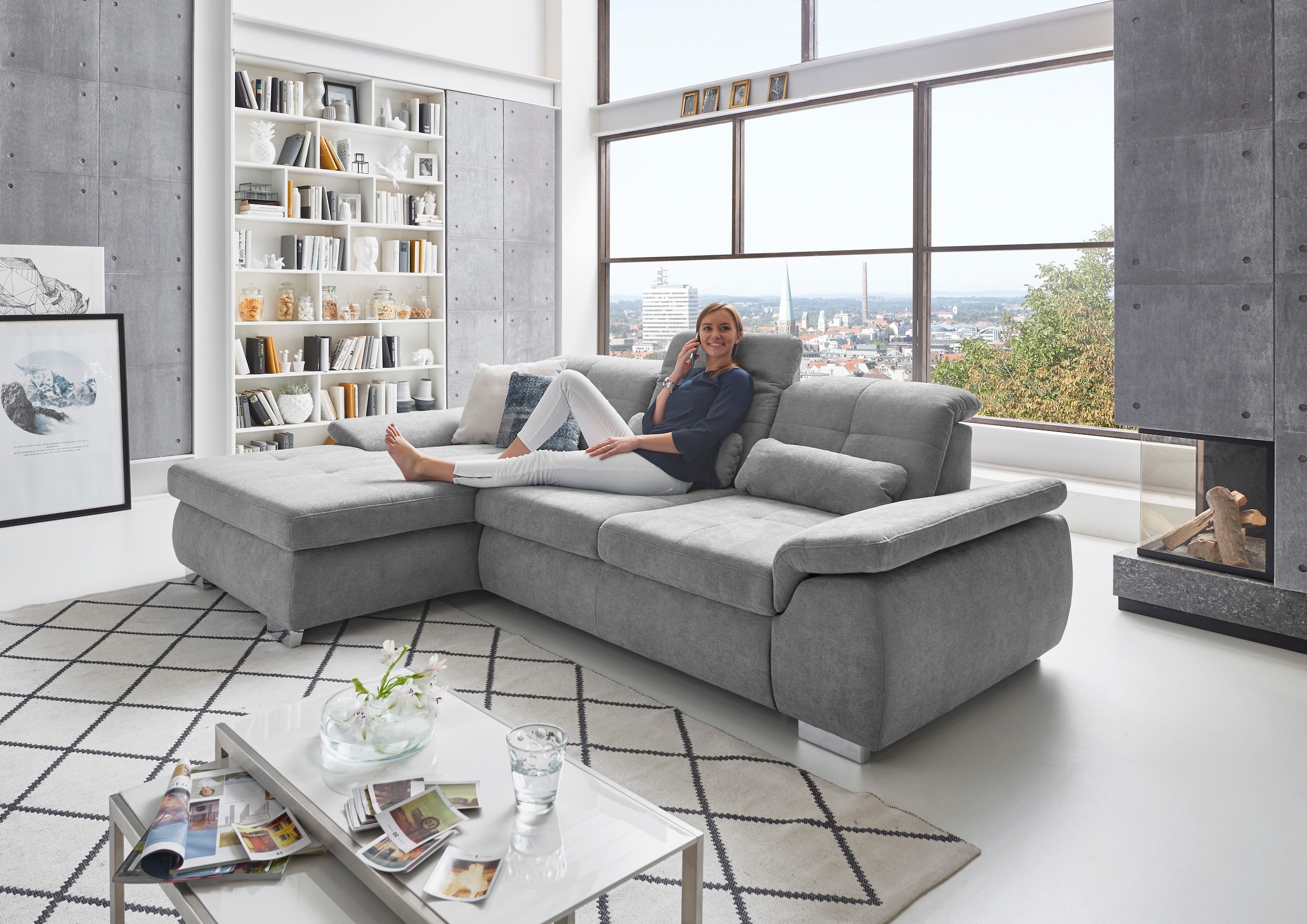 Die PlanBar Ecksofa "MP-IN16037 L-Form, Breite 289 cm, mit Federkern-Polsterung" mit Sitztiefenverstellung & Zierkissen