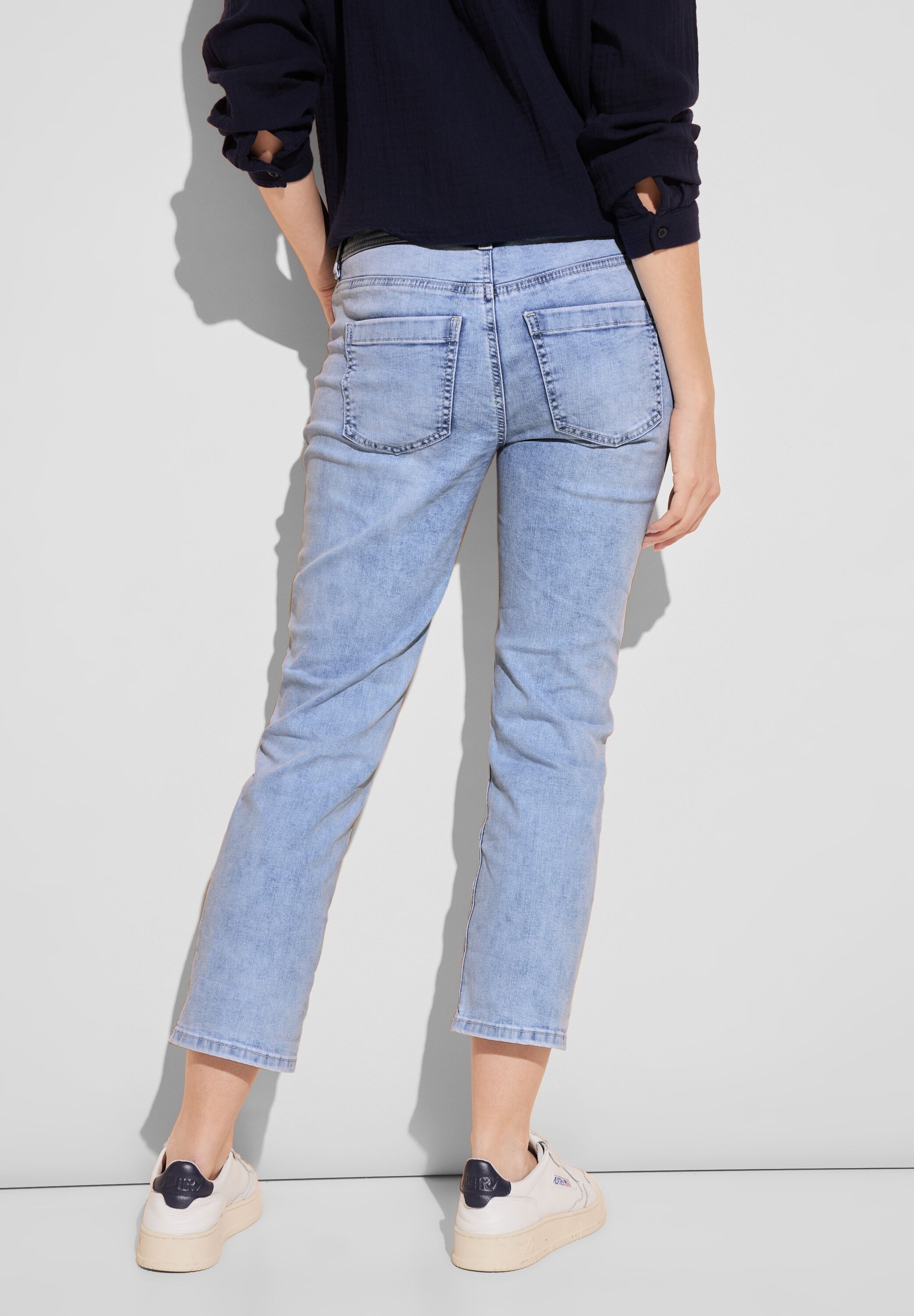 Comfort-fit-Jeans, mit hellgrauer Waschung