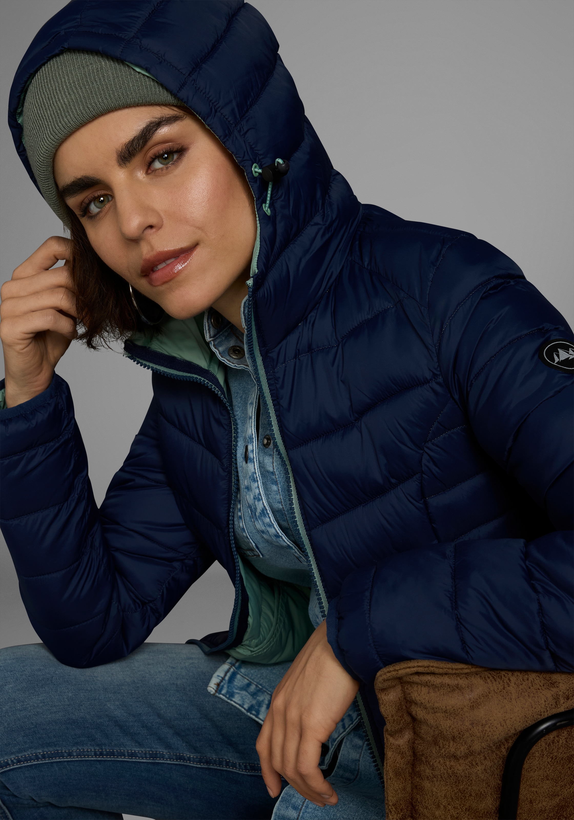 Polarino Steppjacke, mit Kapuze, für kühle Tage, aus leichtem Webmaterial, wasserabweisend