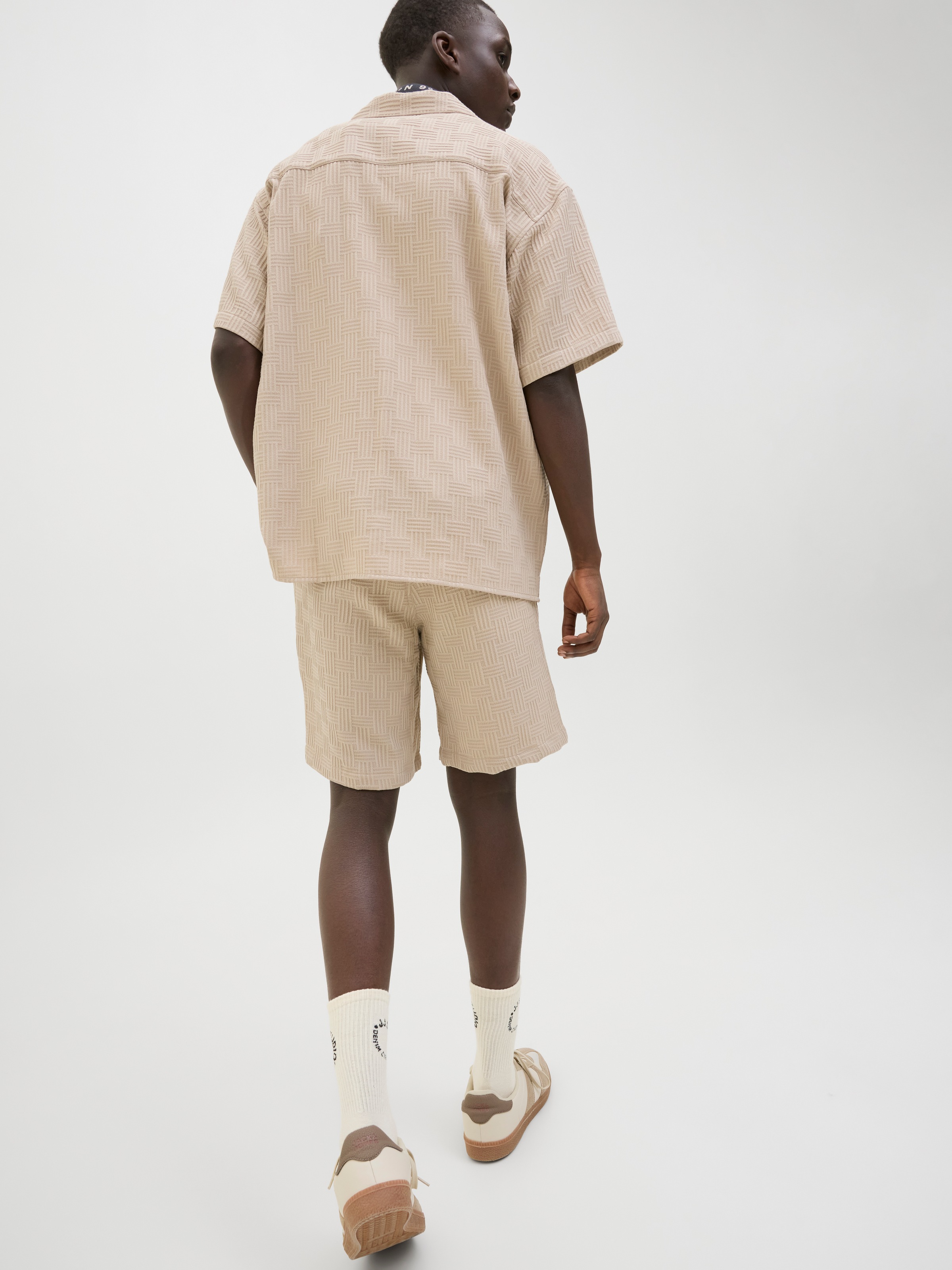 Jack & Jones Kurzarmhemd »JJEMATTEO RESORT SHIRT SS SN«, mit Resort Kragen