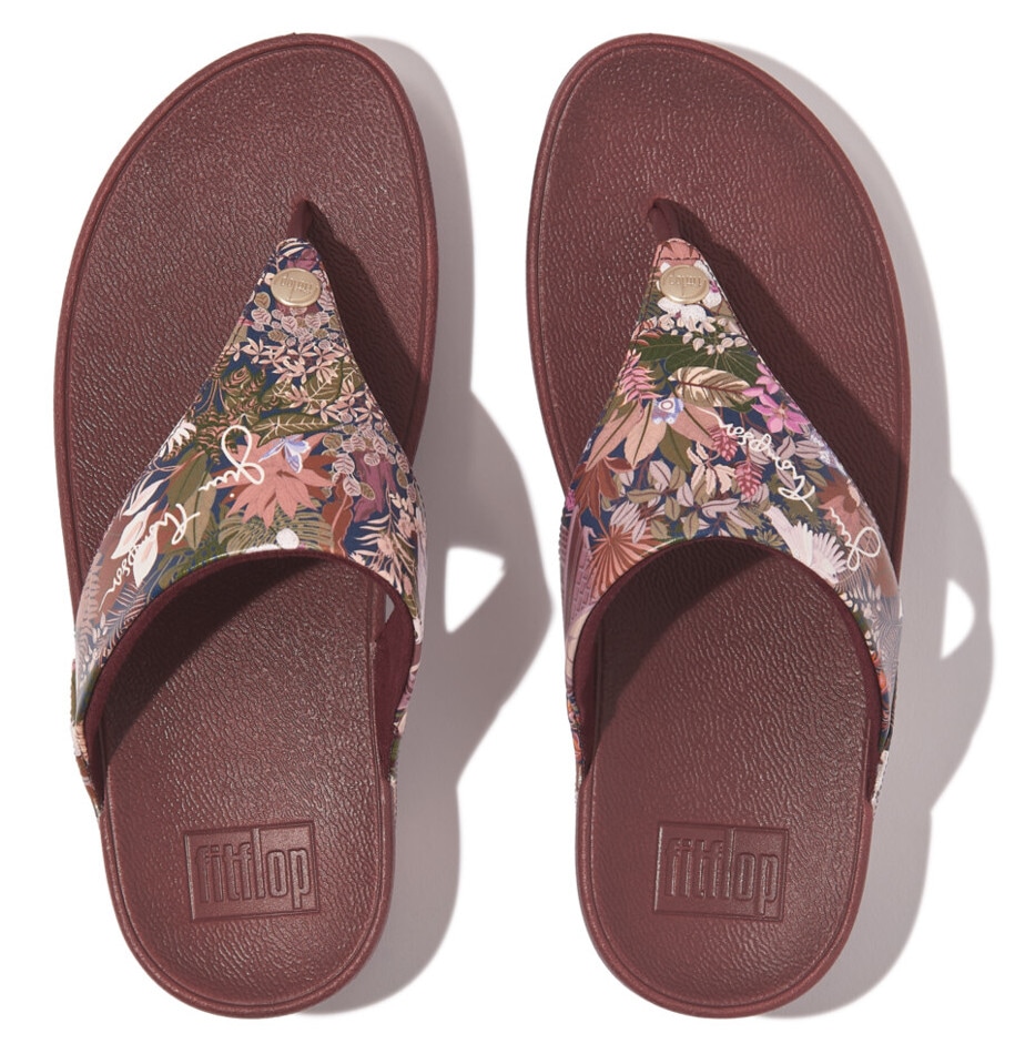 Fitflop Dianette »LULU X JIM THOMPSON«, Keilabsatz, Sommerschuh, Zehentrenner mit weichem Zehensteg