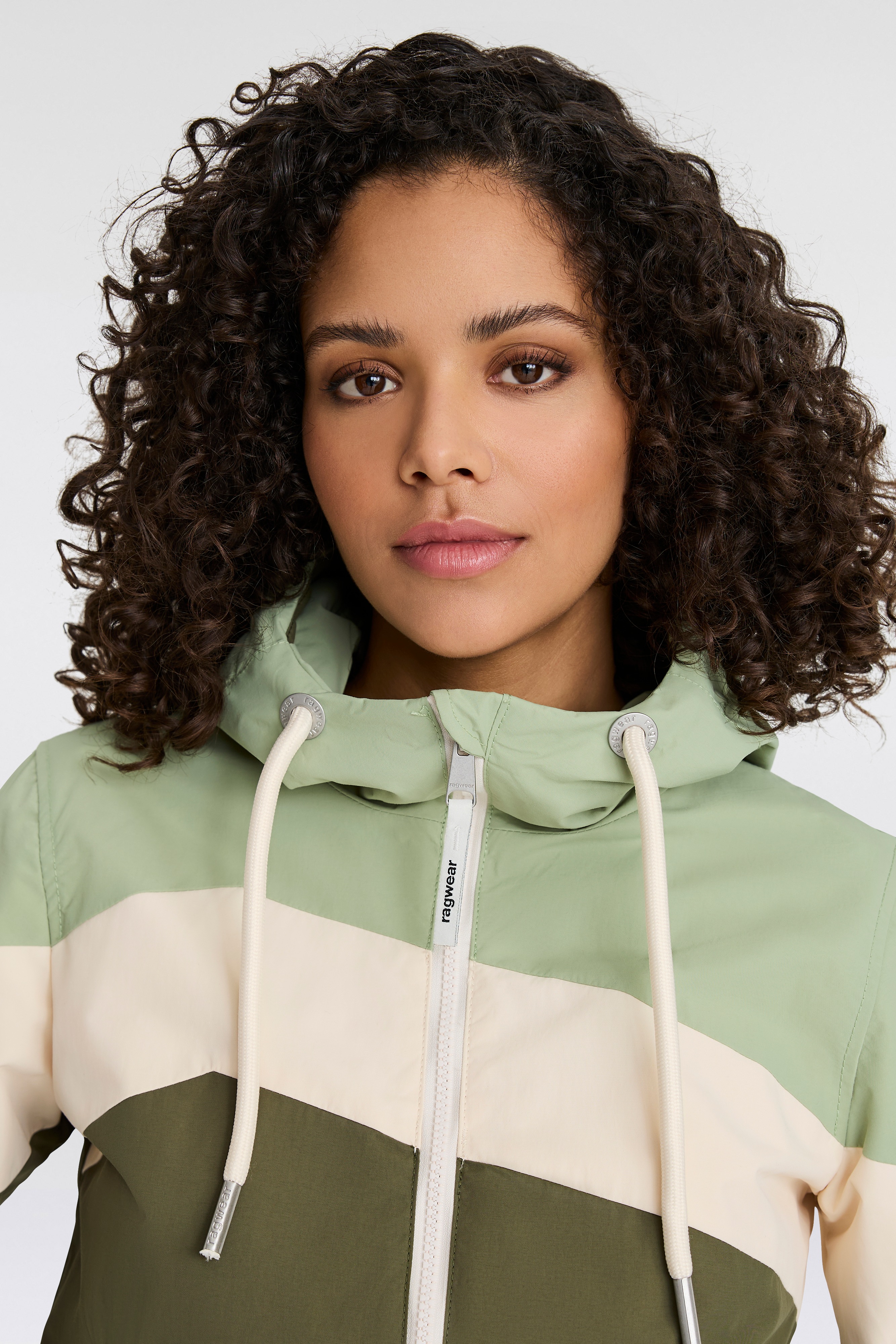 Thumbnail - Ragwear Funktionsjacke "NUGGIE OMBRE O", mit Kapuze, Übergangsjacke aus wasserabweisendem Material