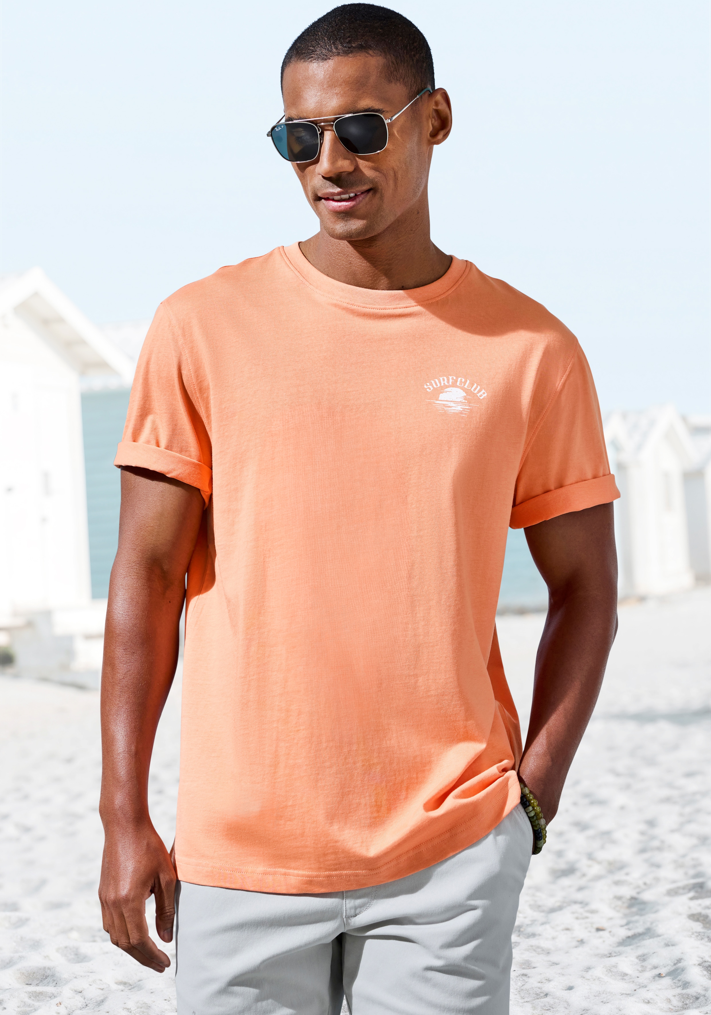 Beachtime T-Shirt ", sommerliches Shirt mit modischem Surfer Print" Regular-Fit, mit kleinem Print vorn und großem Print hinten
