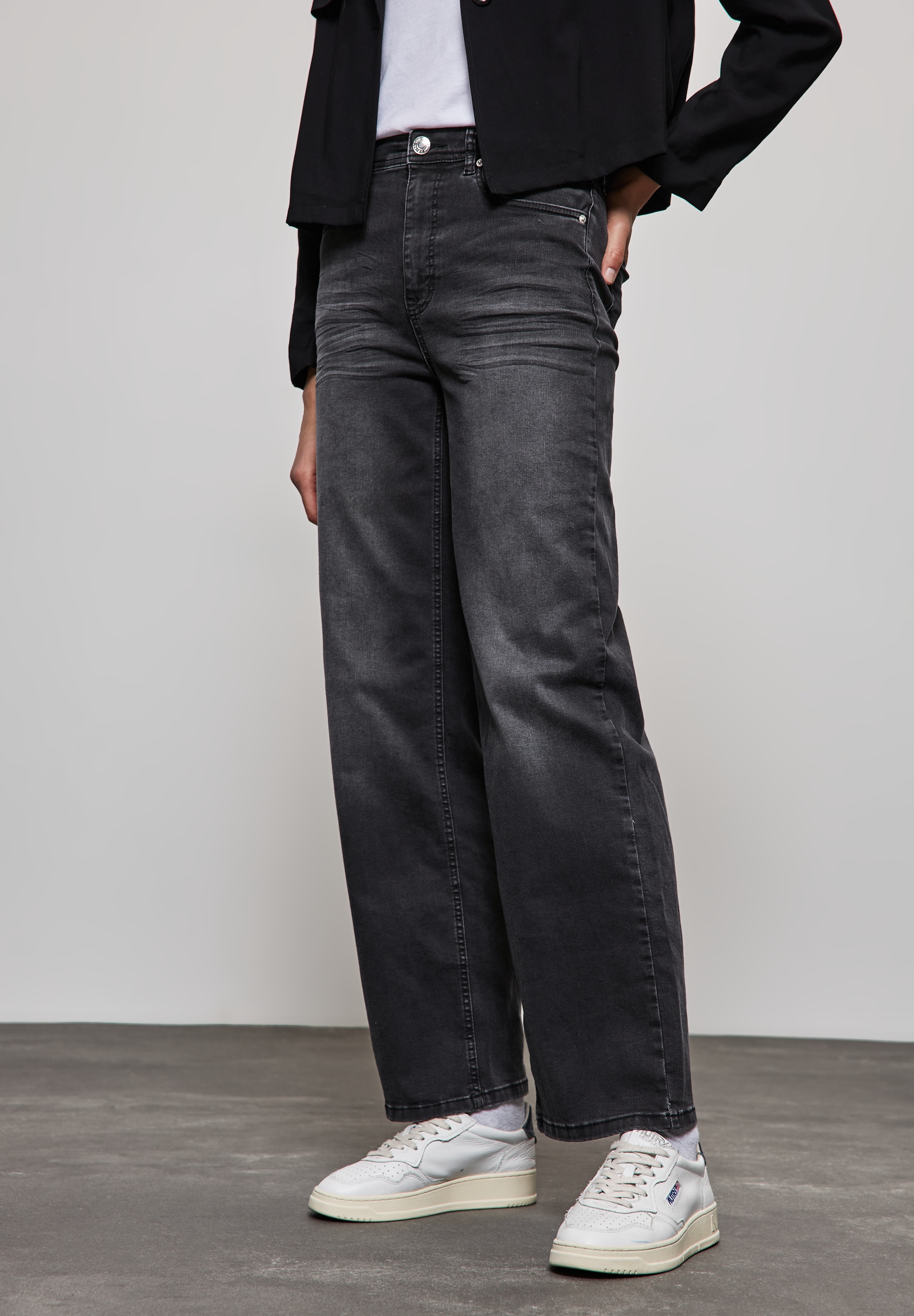 STREET ONE Loose-fit-Jeans, in schwarzer Waschung