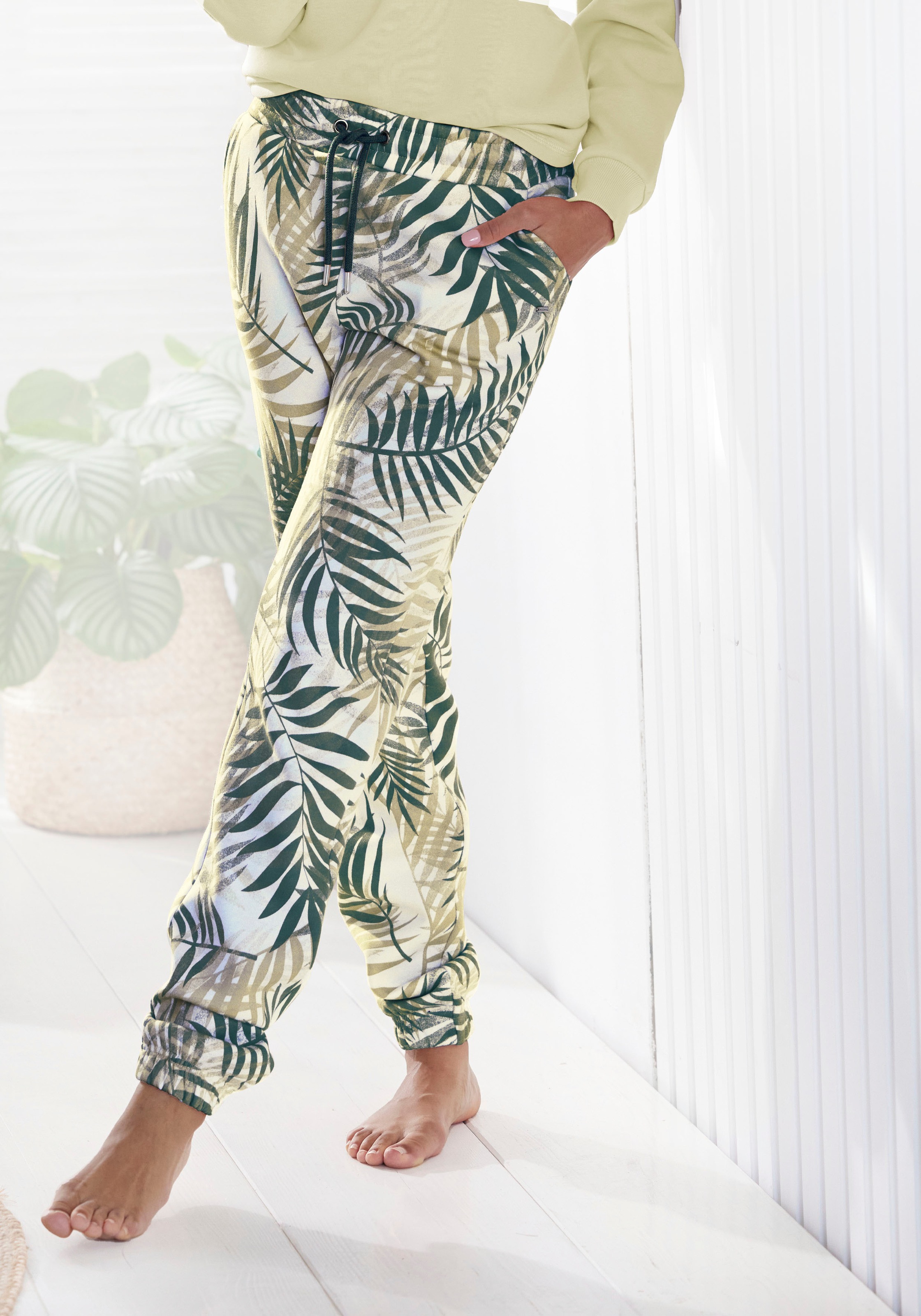 LASCANA Sweatpants Loungehose mit Allover-Druck, Loungewear günstig online kaufen