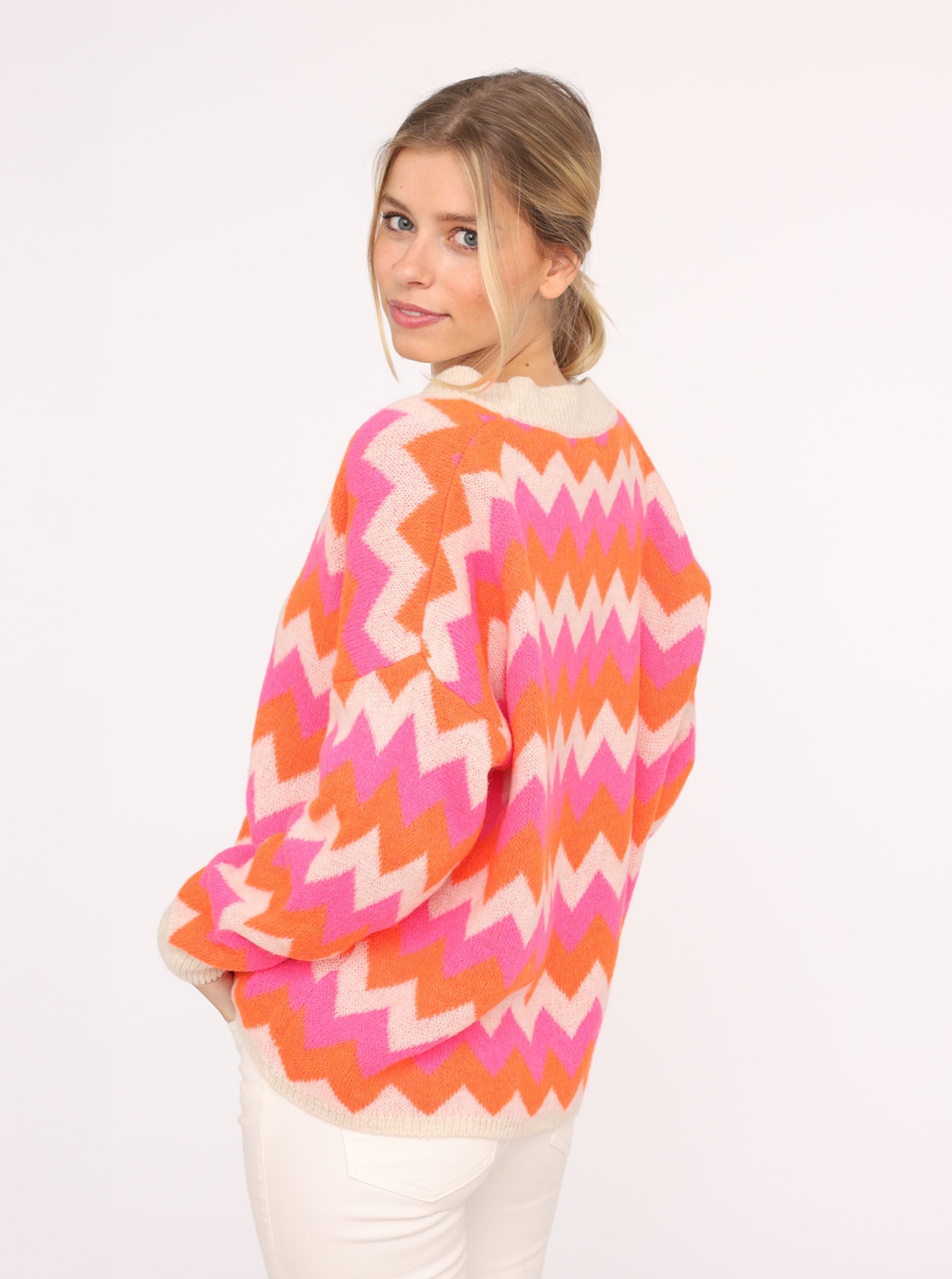 Thumbnail - Zwillingsherz Strickjacke ""Buntes ZickZack"" Langarm, Zick-Zack-Muster, Knopfleiste, tiefer V-Ausschnitt