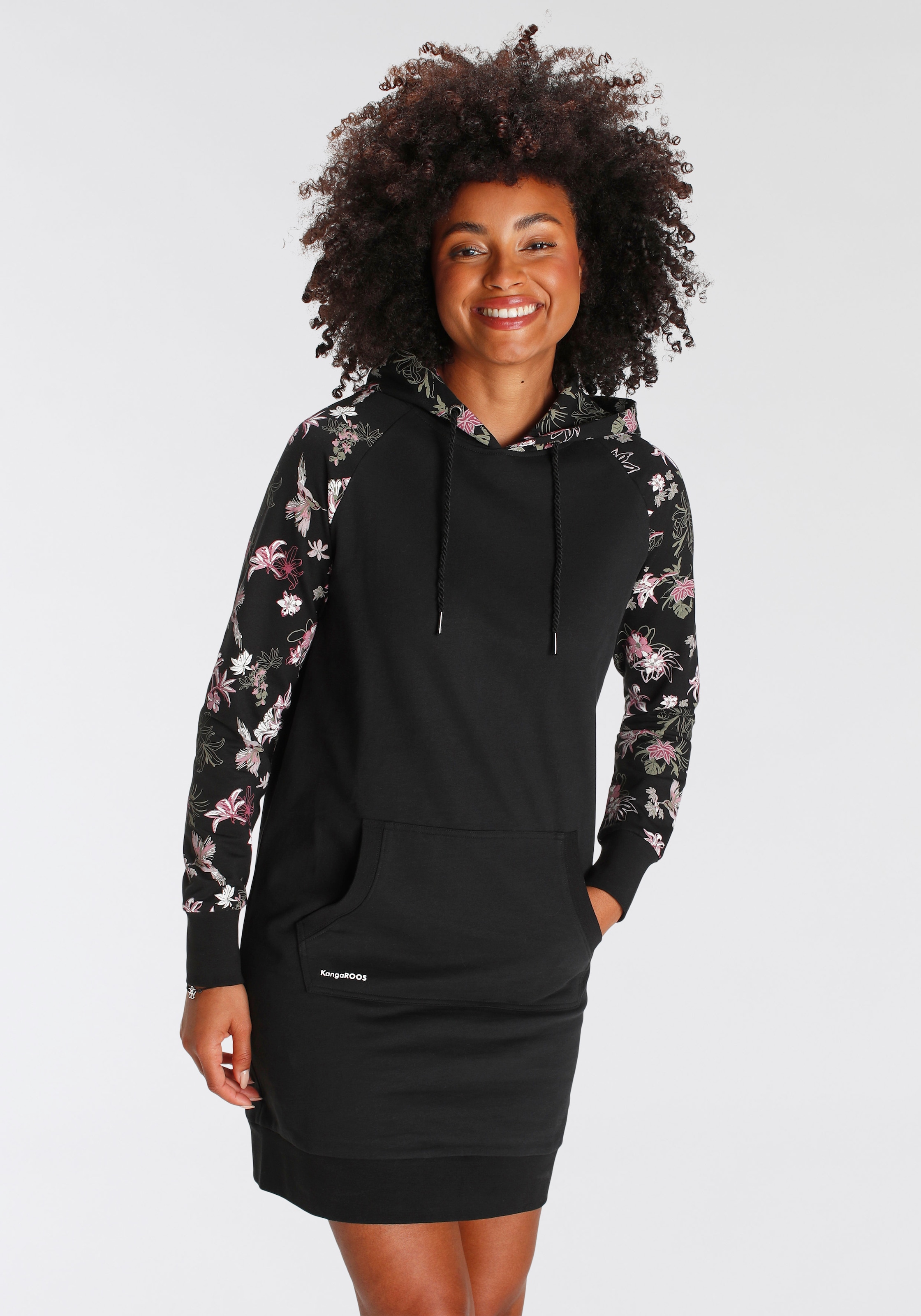 KangaROOS Sweatkleid Kängurutasche knielang, figurumspielend, aus angeraute günstig online kaufen