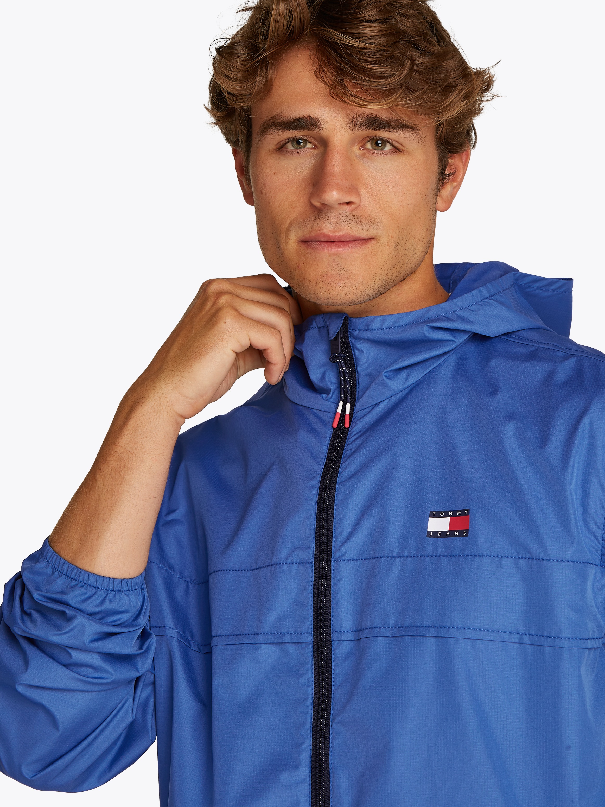 Tommy Jeans Outdoorjacke "TJM LW CHICAGO JACKET", mit Kapuze, mit Logoprägu günstig online kaufen