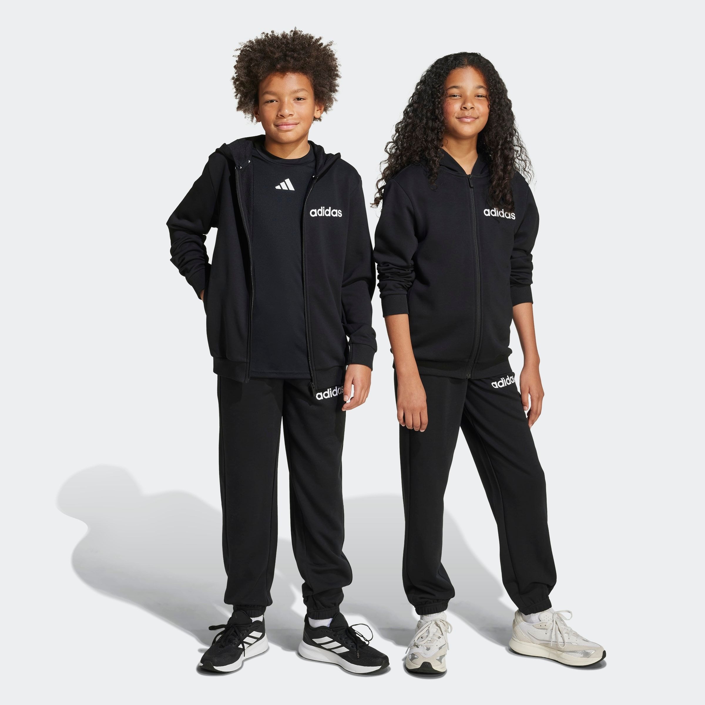 adidas Sportswear 1100000002199 "ESSENTIALS KINDER" 2 Stk. zweiteilig, aus Baumwolle und Polyester, weiches French Terry