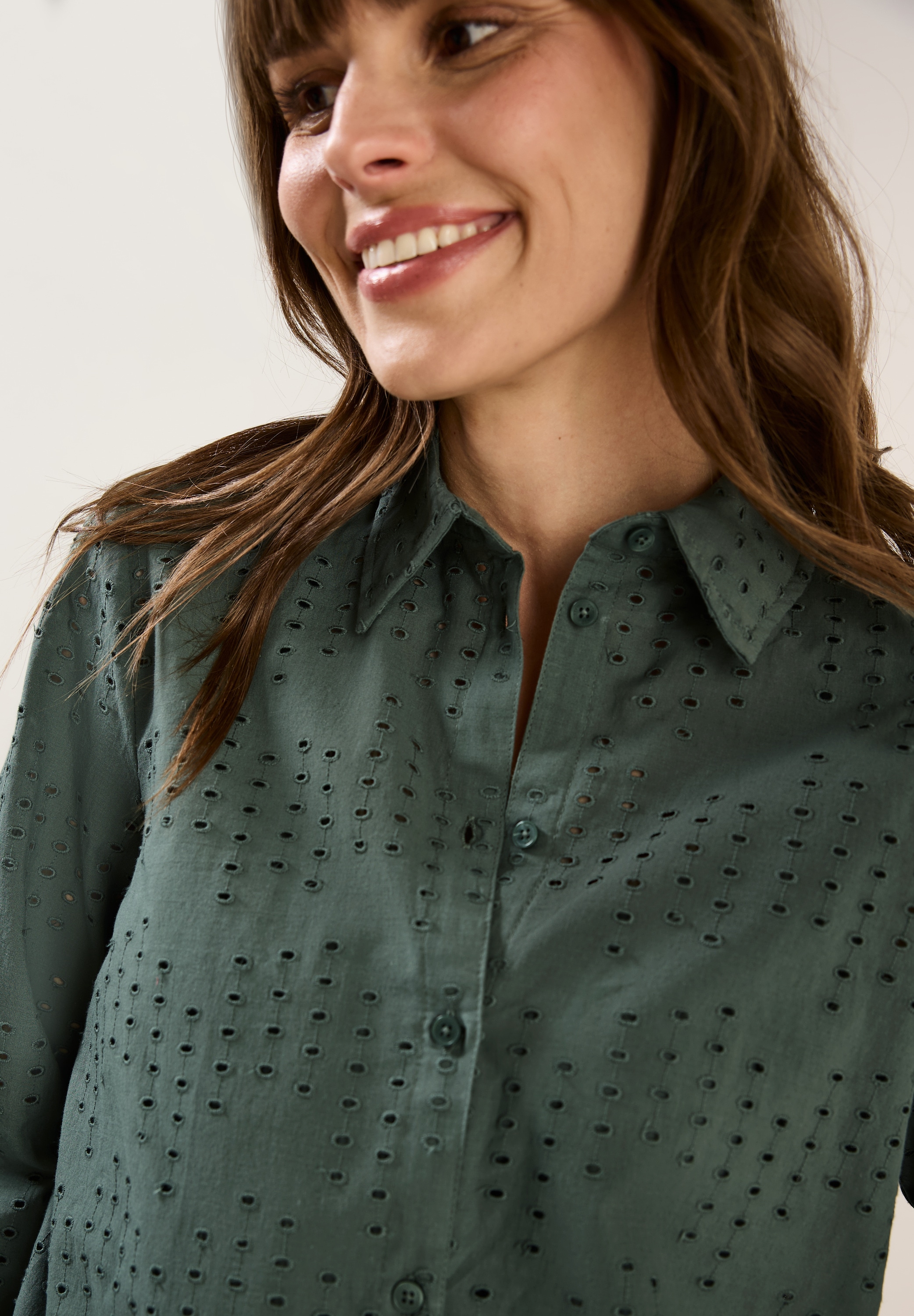 Cecil Hemdbluse, mit Lochstickerei