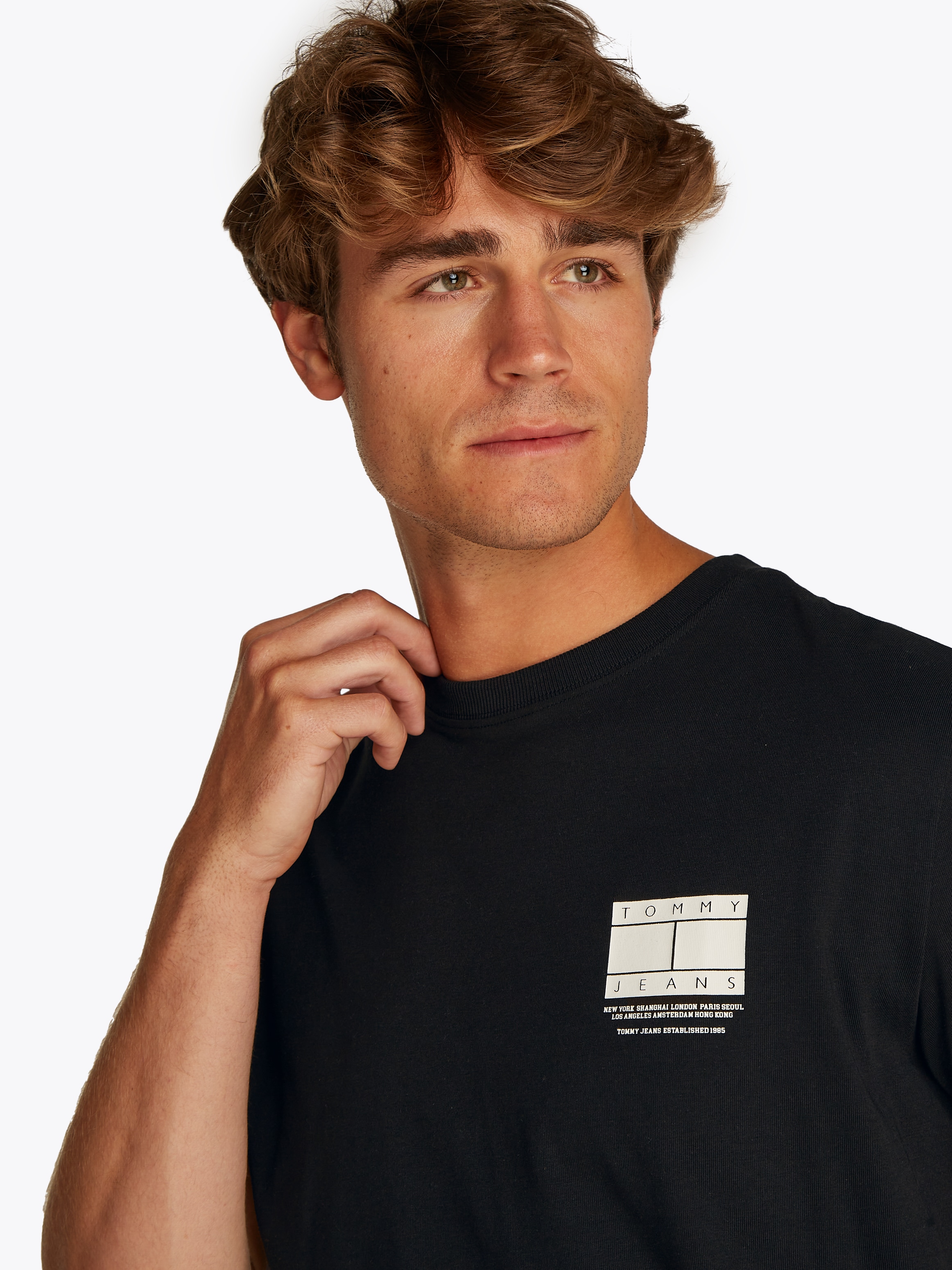 Tommy Jeans T-Shirt »TJM REG DNA GRAPHIC TEE EXT«, mit kontrastfarbenen Print