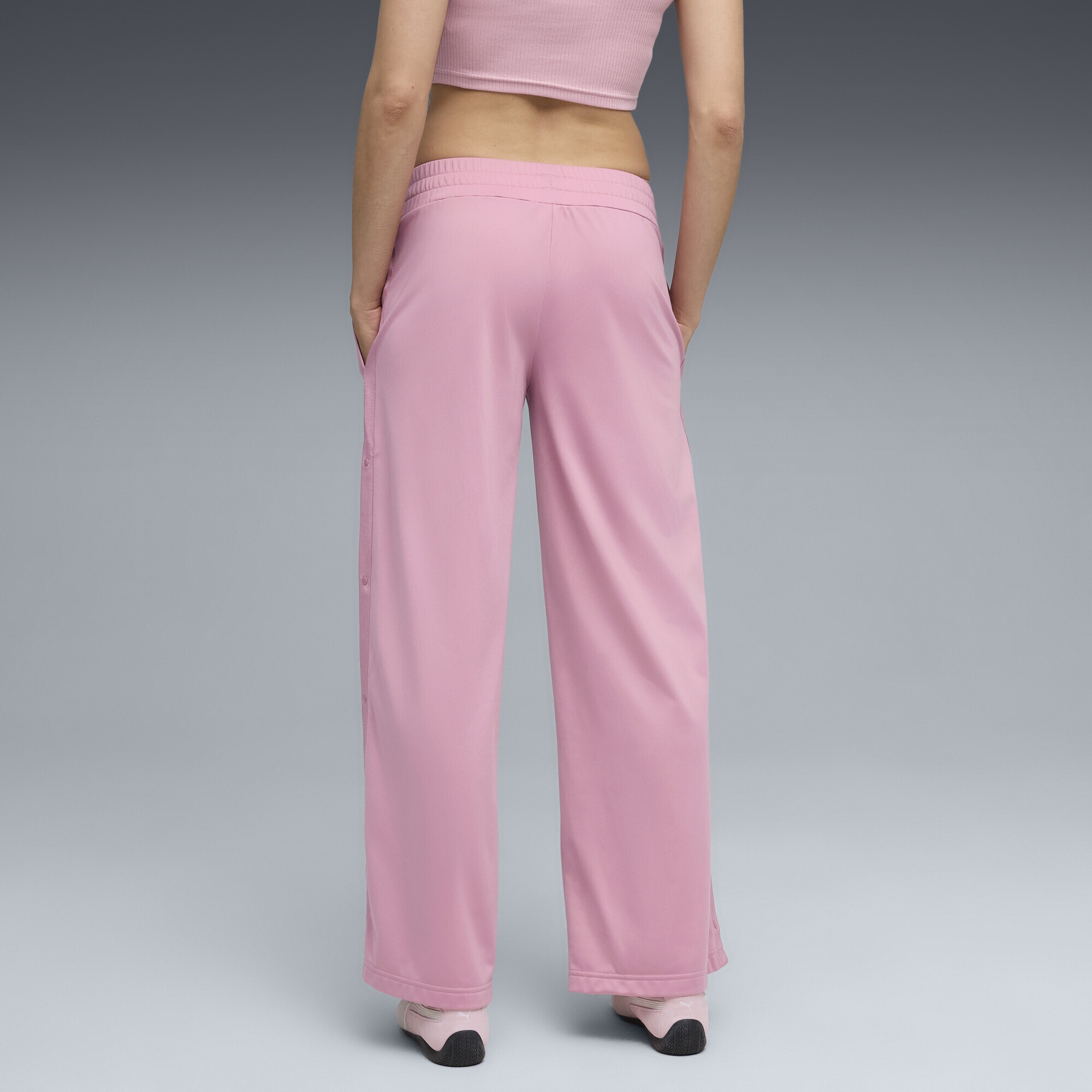 PUMA Sporthose »WARDROBE Essentials Low Rise Popper Hose Damen«