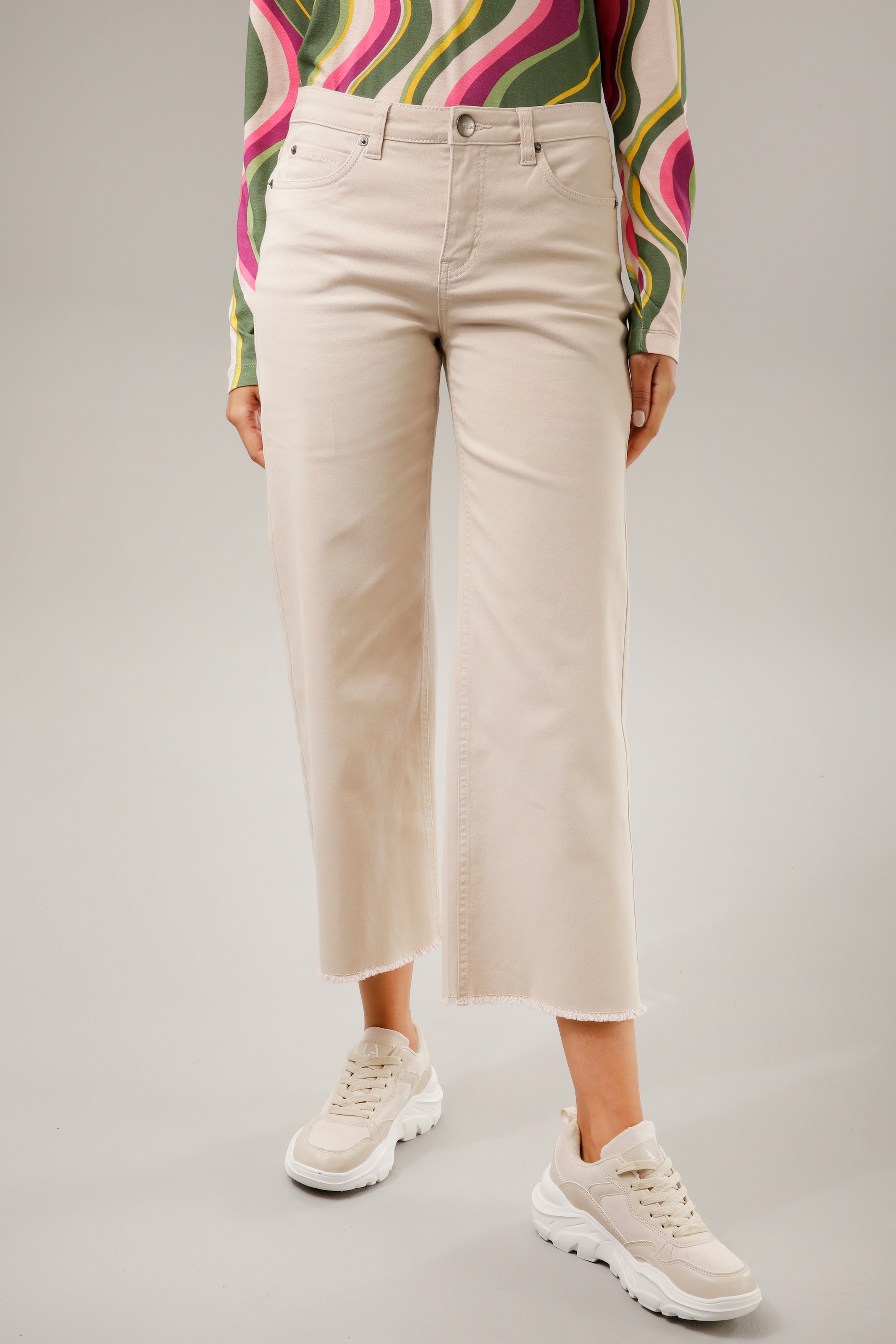 Aniston CASUAL BAUR leicht 7/8-Jeans, mit ausgefranstem kaufen für Beinabschluss 