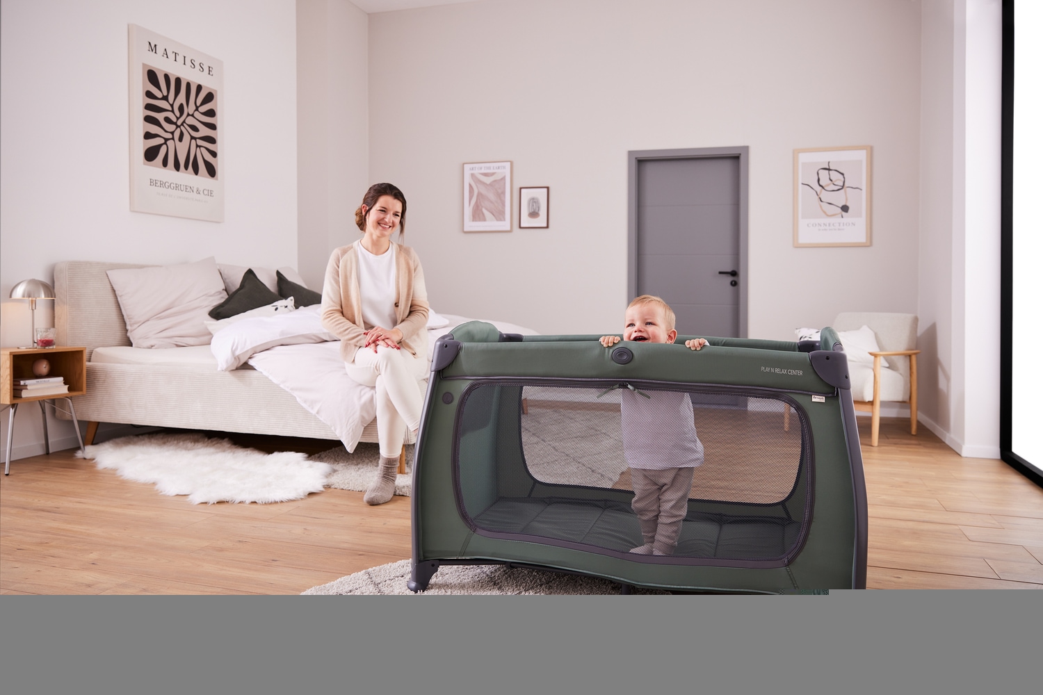 Hauck Baby-Reisebett »Play N Relax Center, darkgreen«, inkl. Neugeboreneneinhang, Wickelmulde, Ausstieg, Räder