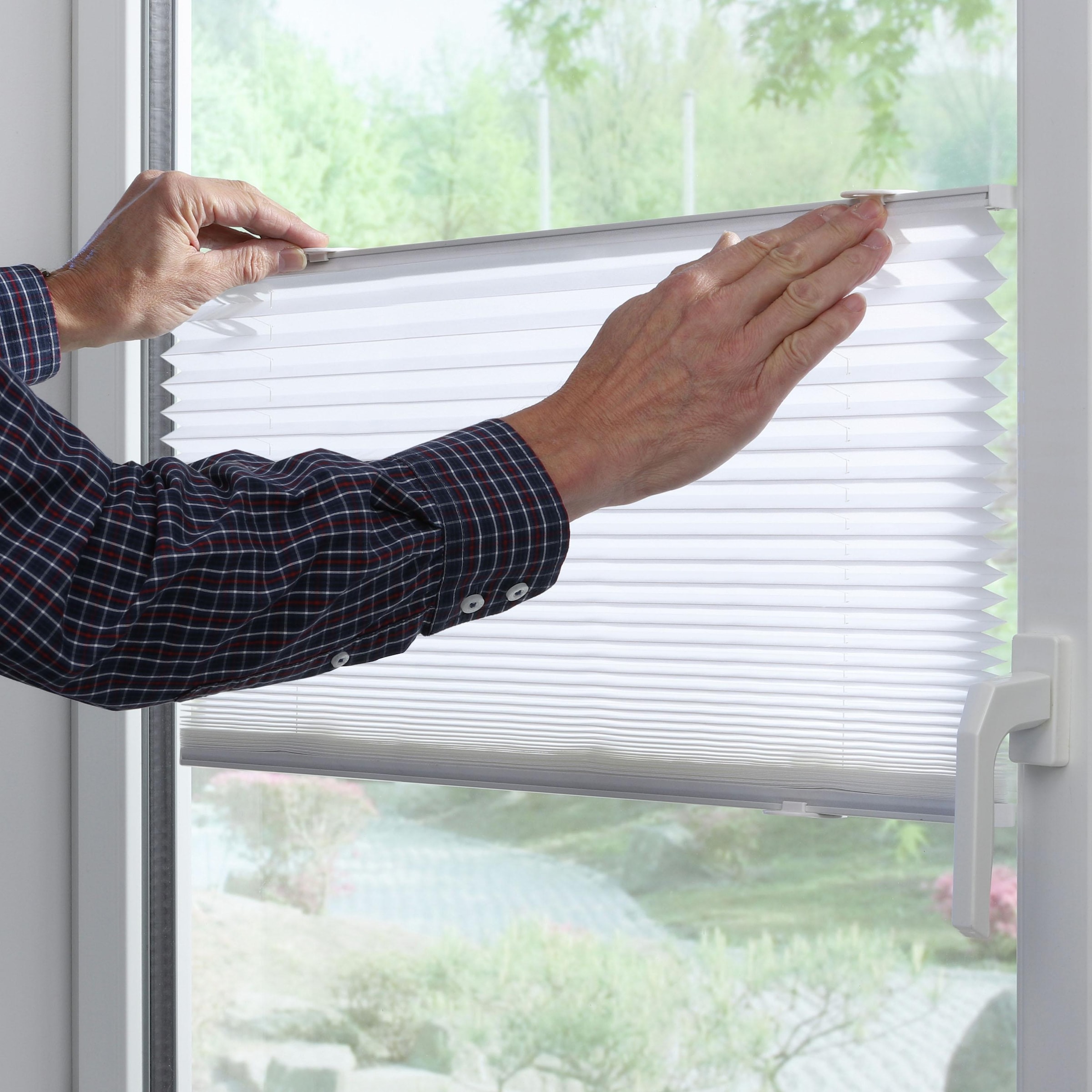 GARDINIA Plissee »Plissee Solo mit Saugnäpfen« Lichtschutz ohne Bohren mit integrierter Schnurführung