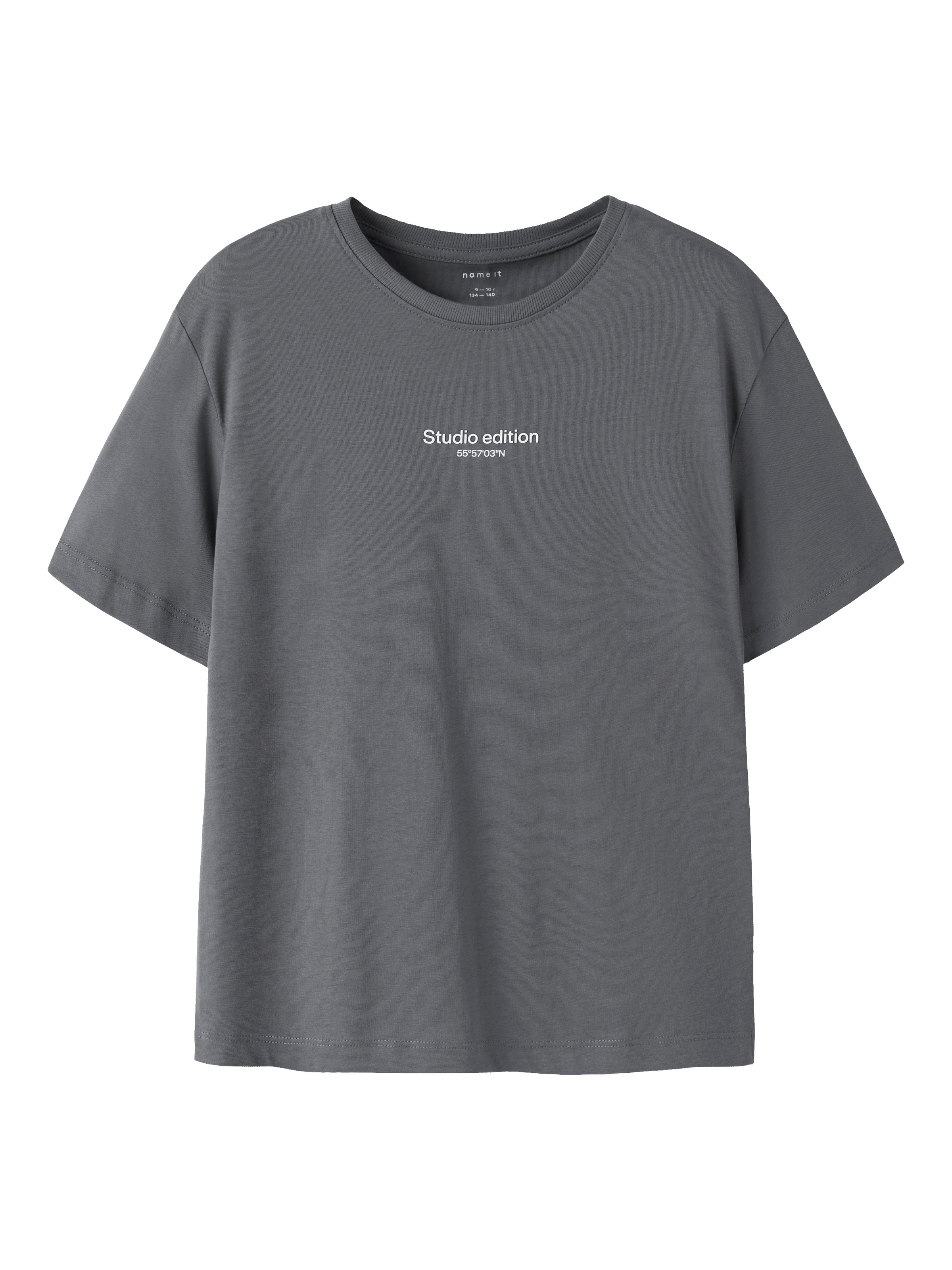 Name It T-Shirt »NKMBRODY SS NREG TOP NOOS« mit dezentem 3D-Frontmotiv