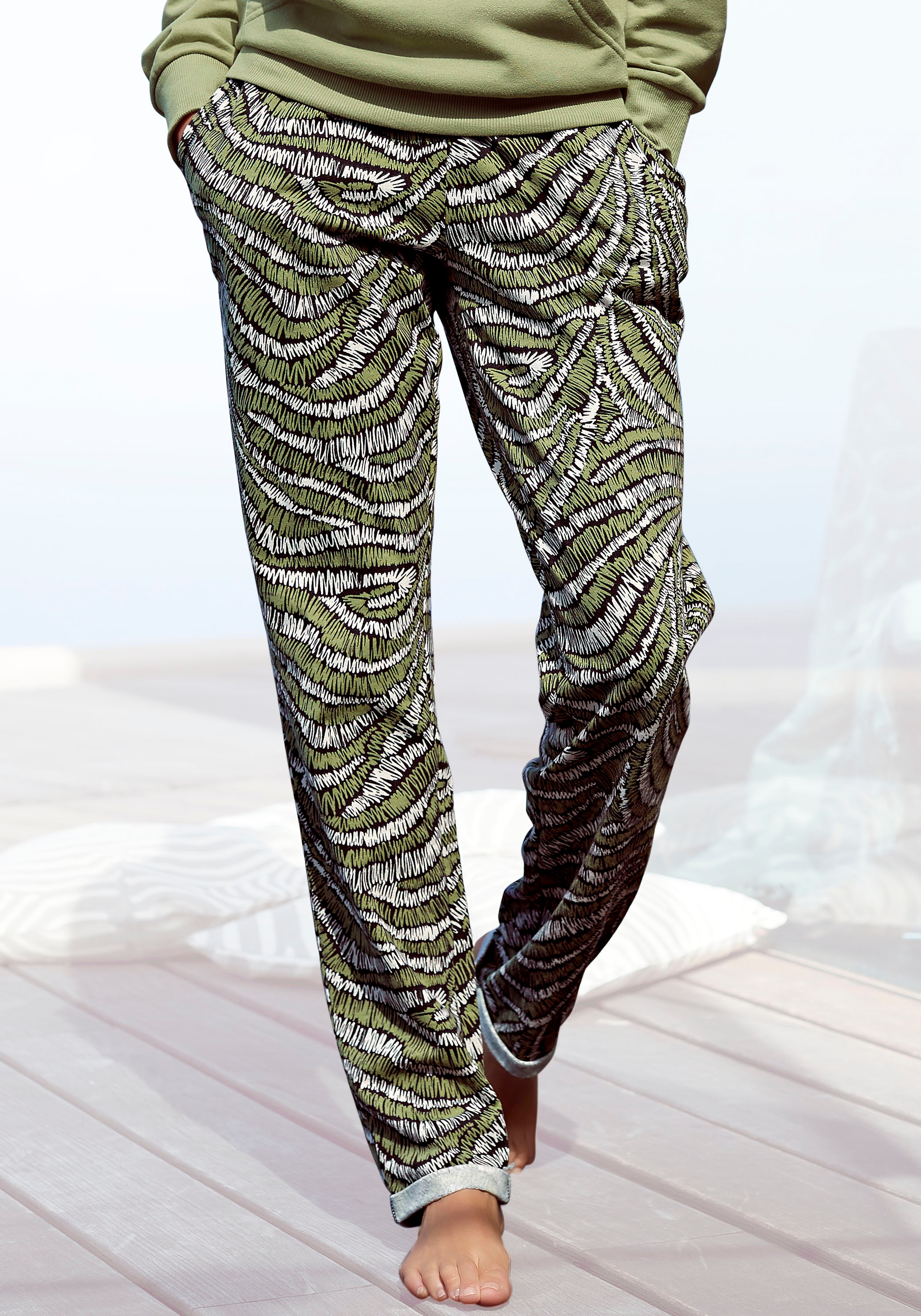 LASCANA Sweathose, mit seitlichen Eingrifftaschen, Loungewear günstig online kaufen