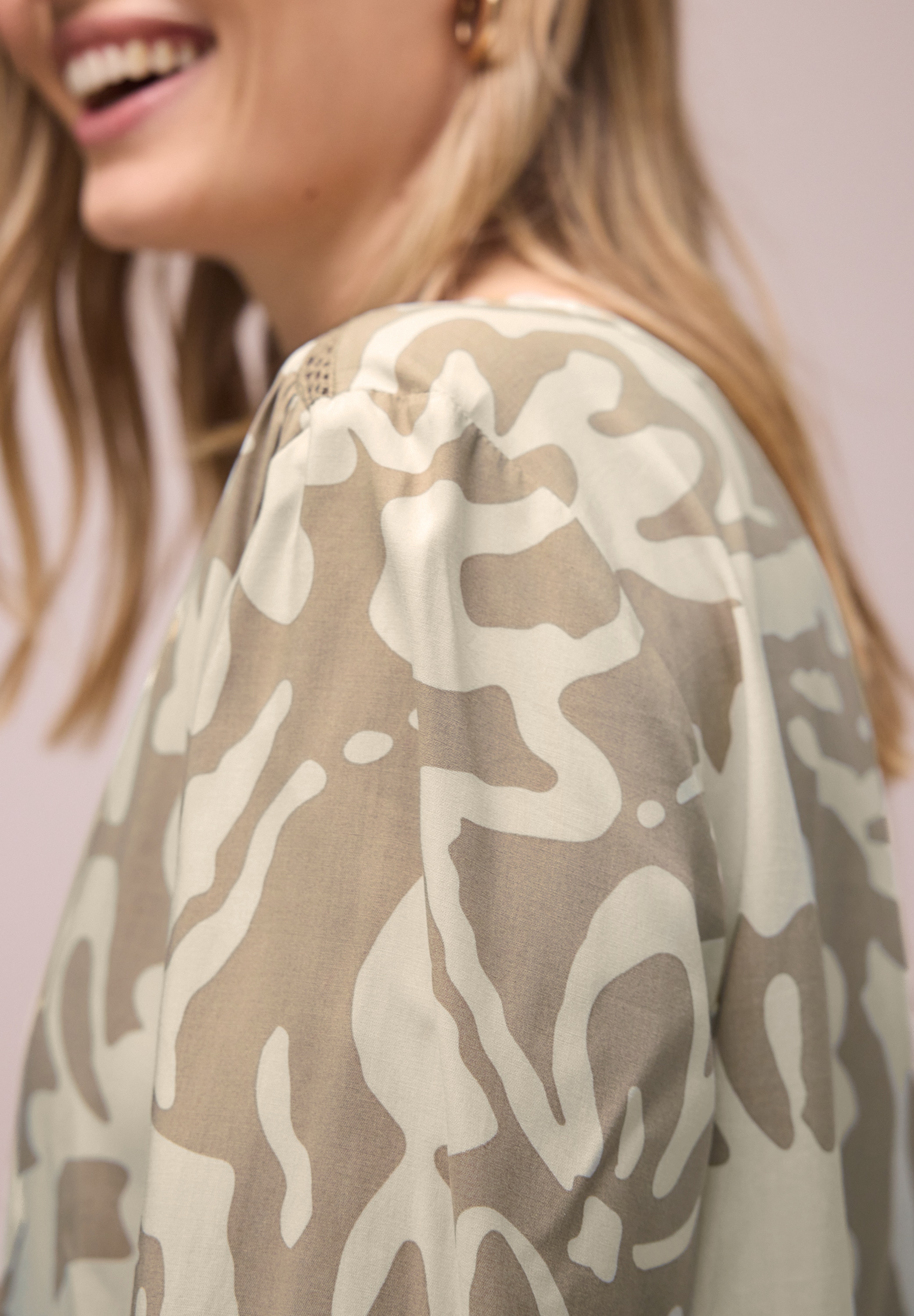 STREET ONE Druckbluse 3/4-Arm-Bluse mit floralem Muster und Tape-Details