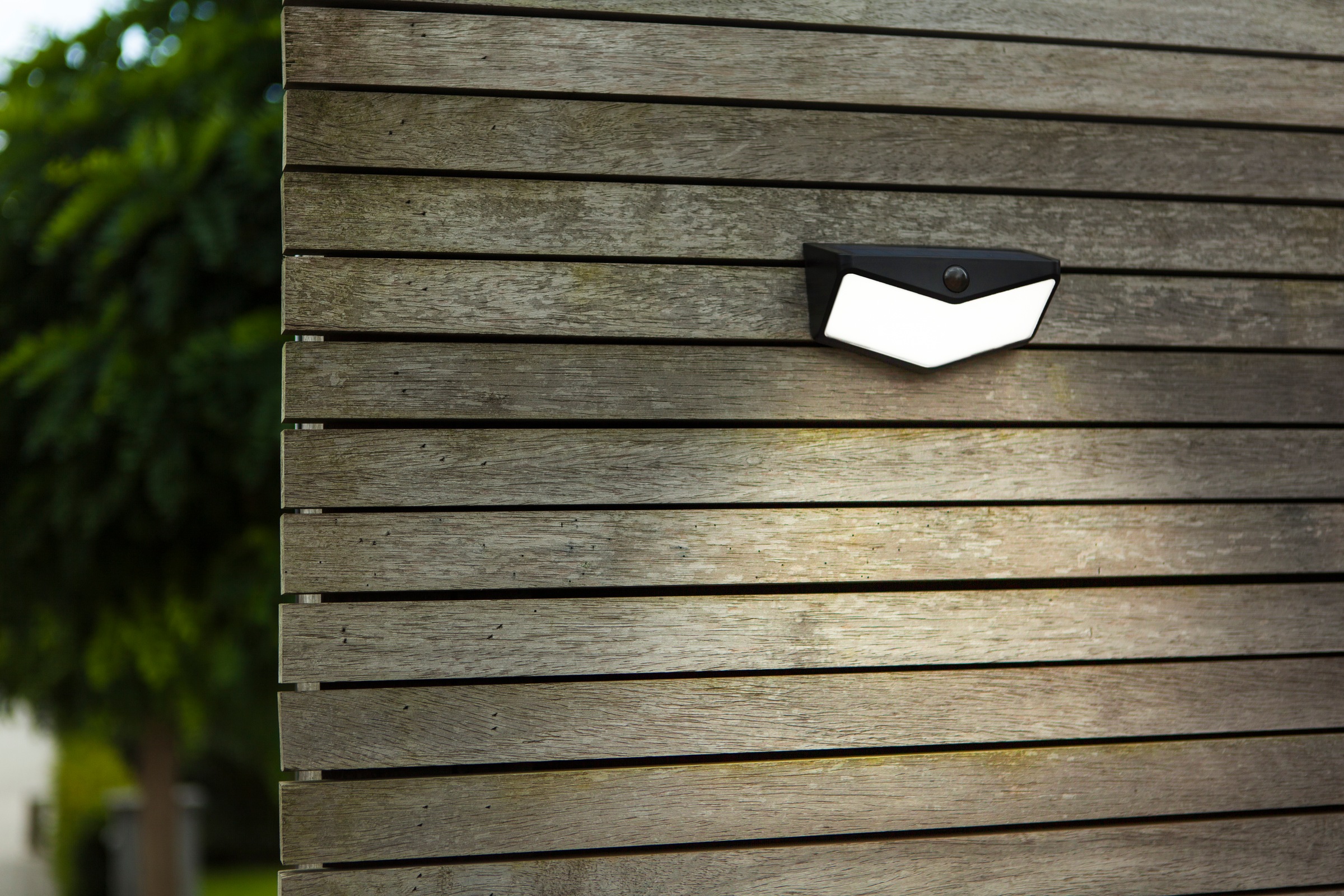 LUTEC LED Solarleuchte »LED-Solar-Aussenwandl. m. BWM WINGS«, 1 flammig, Leuchtmittel LED-Board | LED fest integriert, Bewegungsmelder