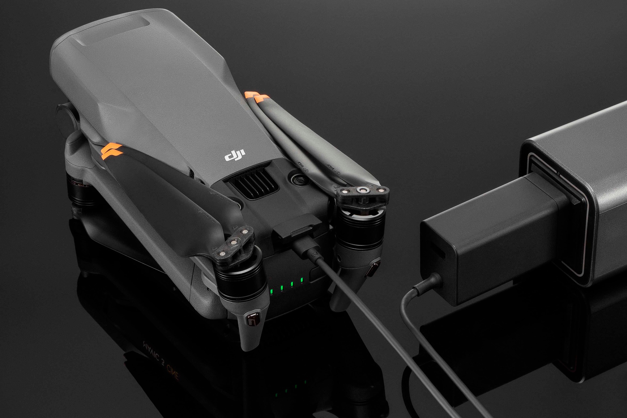 DJI Batterie-Ladegerät »Tragbares DJI 65W-Ladegerät«