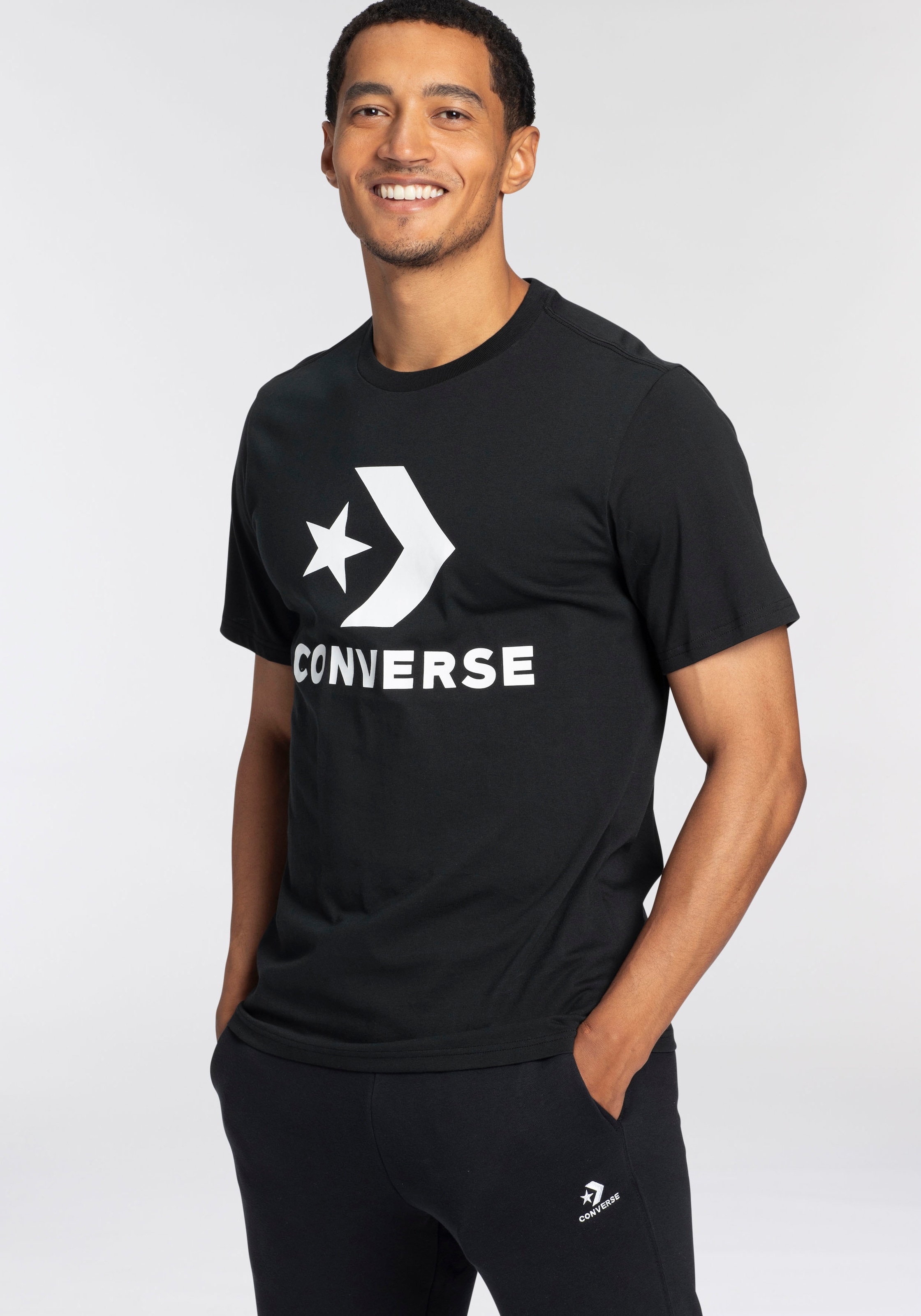 Converse T-Shirt "Unisex GO-TO STAR CHEVRON LOGO STANDARD-FIT" mit Rundhalsausschnitt, aus Baumwolle