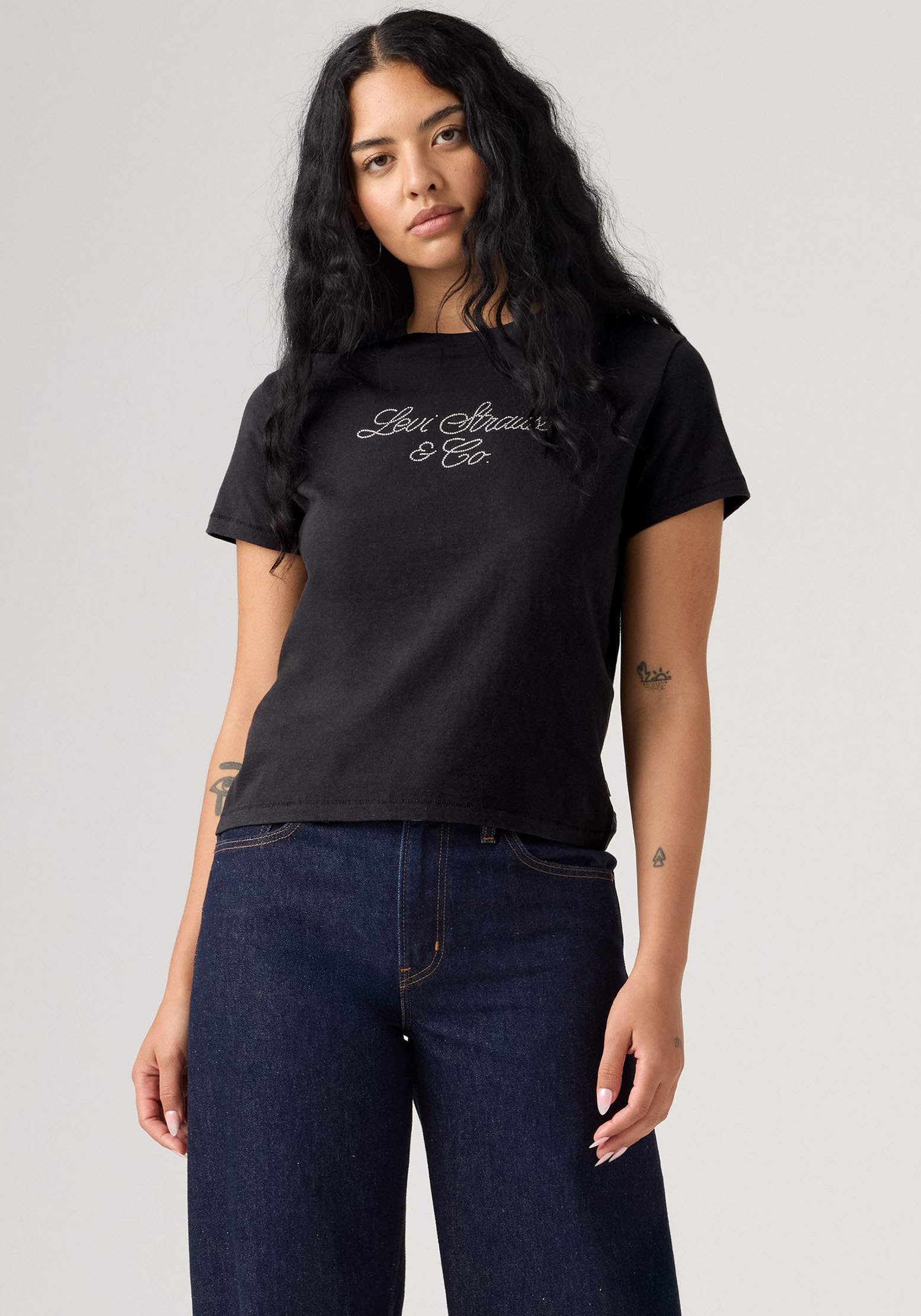Levis "GRAPHIC CLASSIC T" Glitzerne Applikation