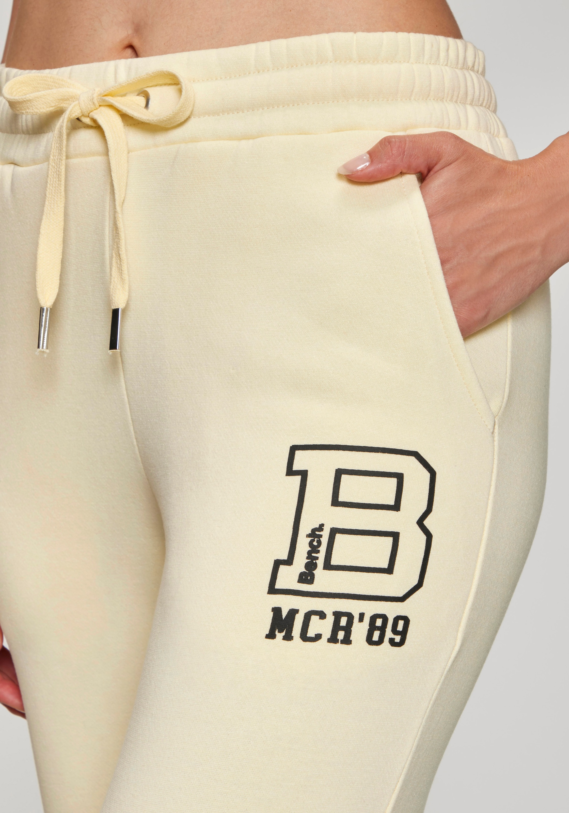 Bench. Loungewear Jogginghose, extra weit, innen leicht angeraut