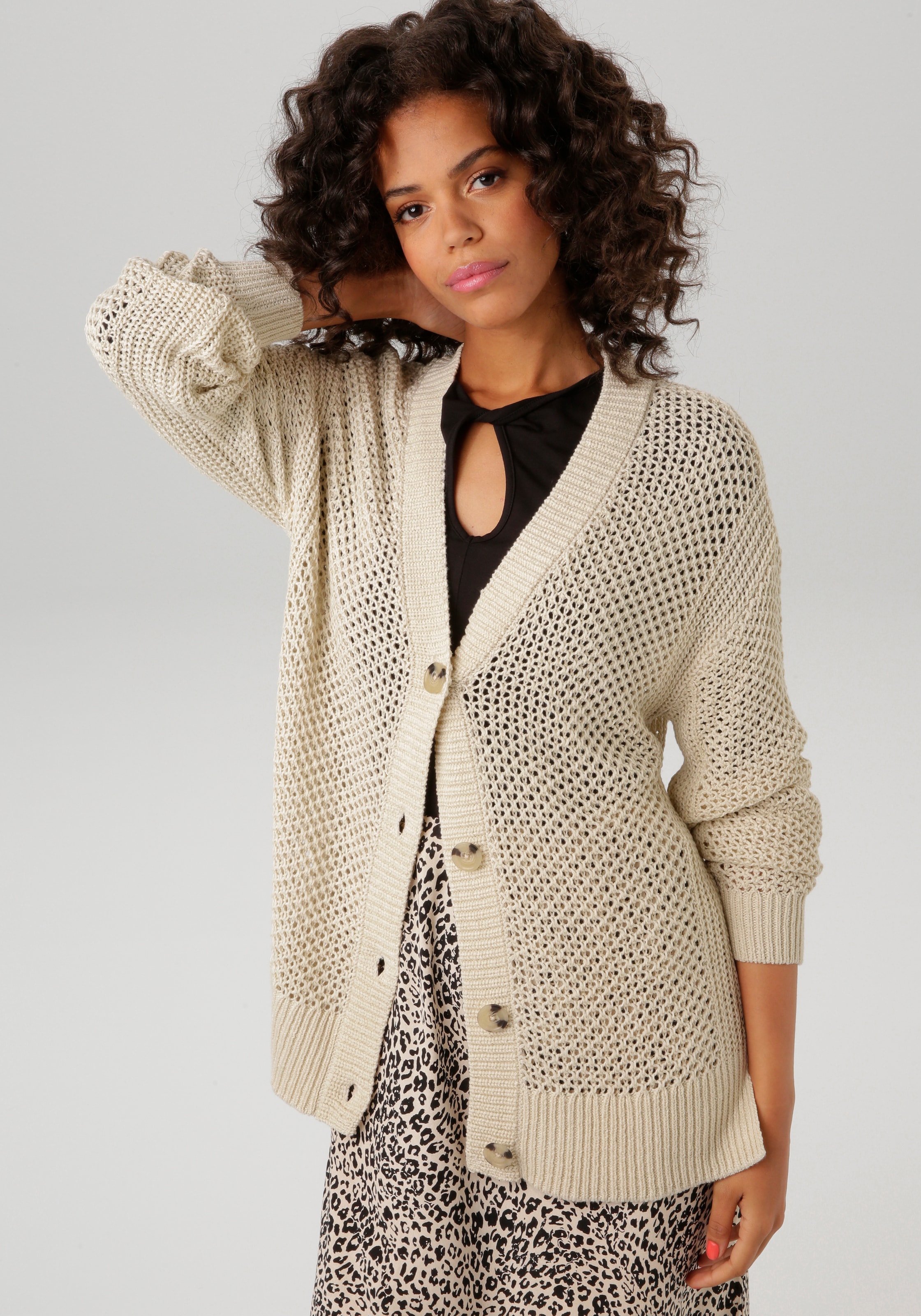 Strickjacke, mit trendigem Lochstrick-Muster - NEUE KOLLEKTION