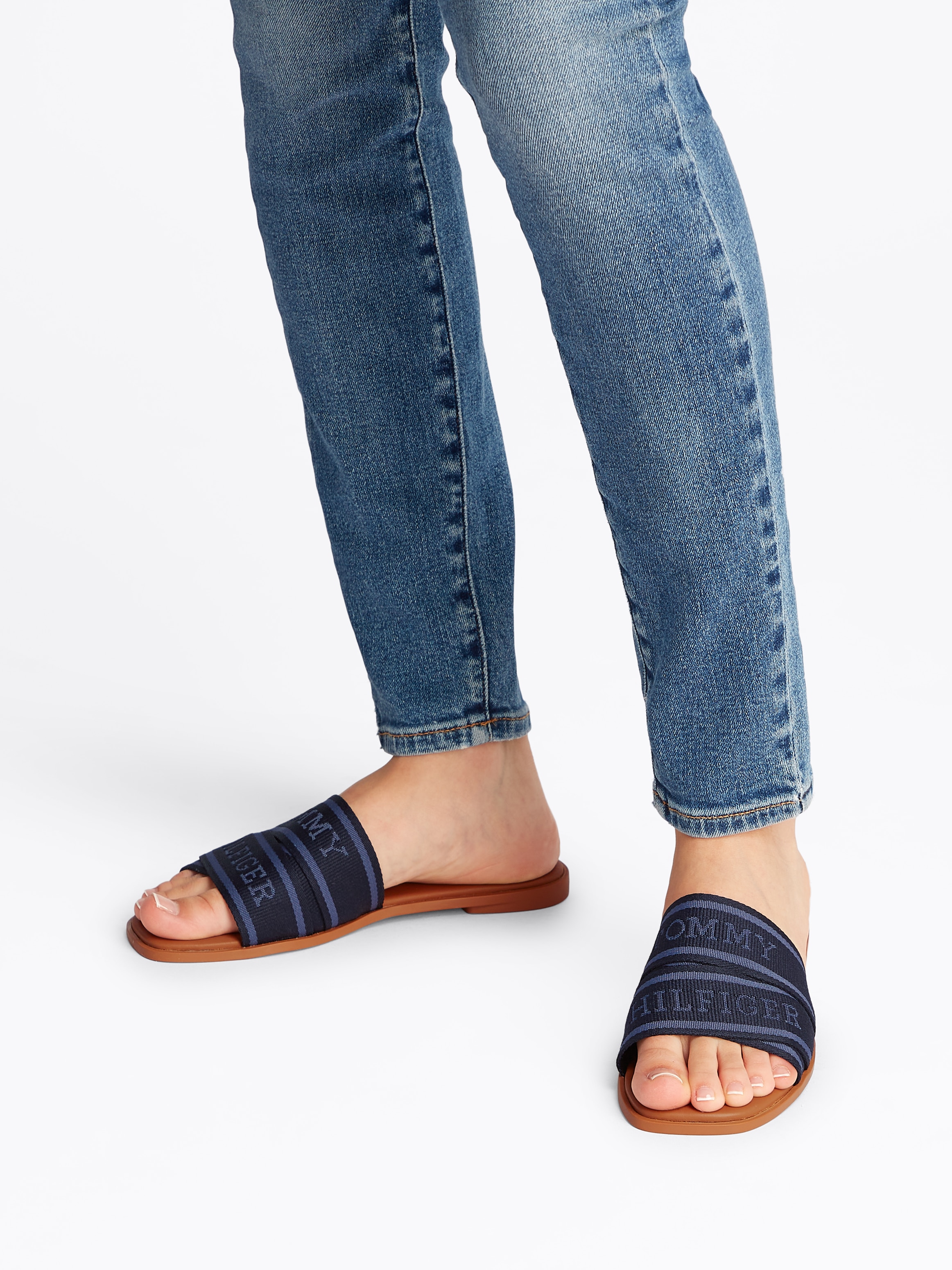 Tommy Hilfiger Pantolette »TOMMY HILFIGER WEBBING MULE«, Blockabsatz, Sommerschuh, Bequemschuh, Flats mit Logoschriftzug