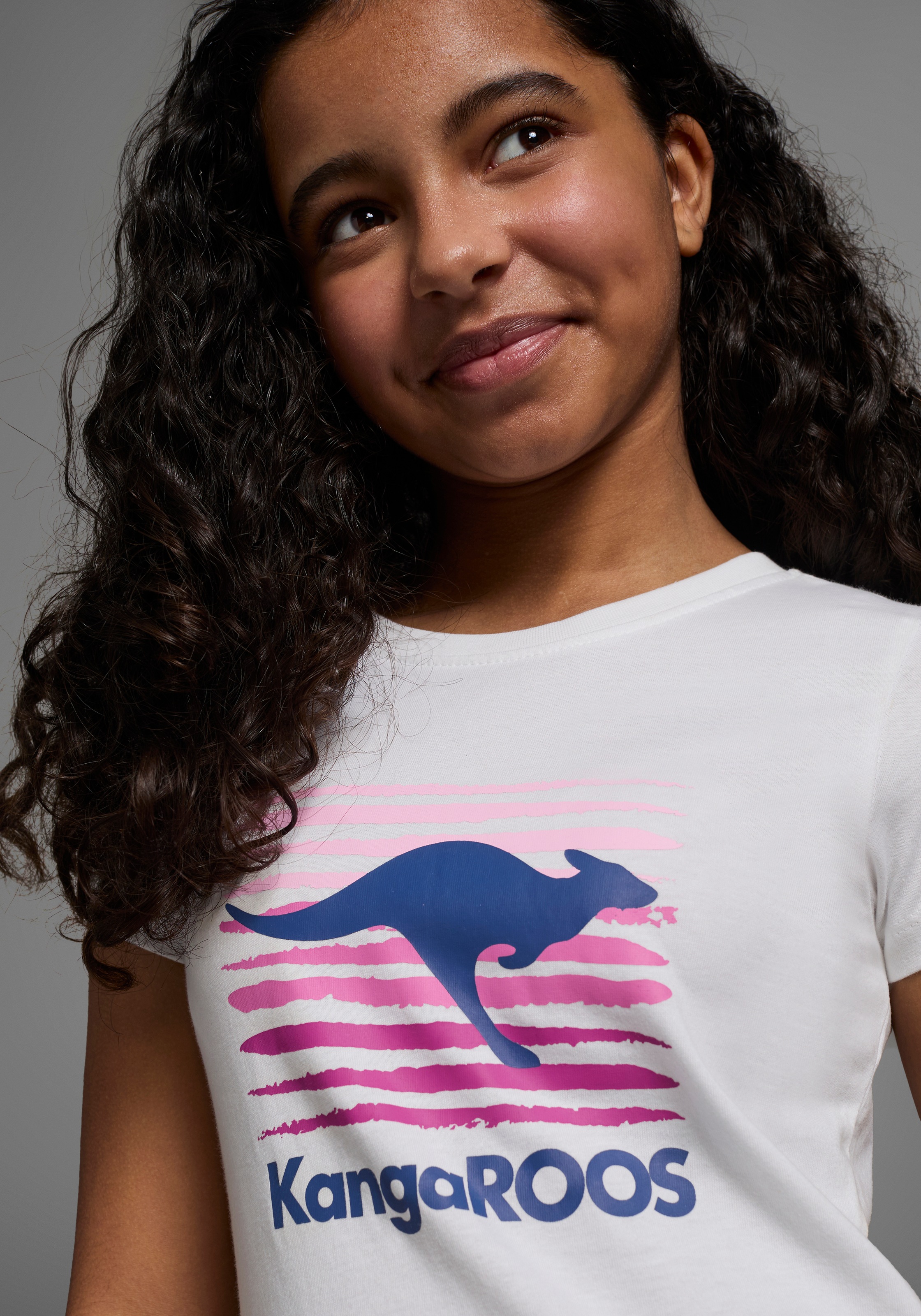 Thumbnail - KangaROOS T-Shirt Kurzarm, taillierter Schnitt, mit Logodruck, Rundhalsausschnitt