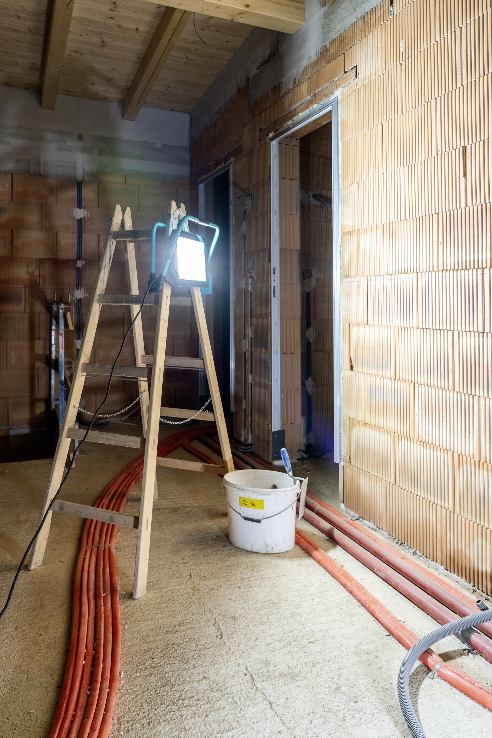 EGLO Deckenstrahler »AVELAR Strahler - Alu, Kunststoff - LED - 200W - IP65« LED-Modul 1 Stk. Neutralweiß LED Baustrahler, Arbeitsleuchte, Arbeitsscheinwerfer, L36xB22xH38 cm