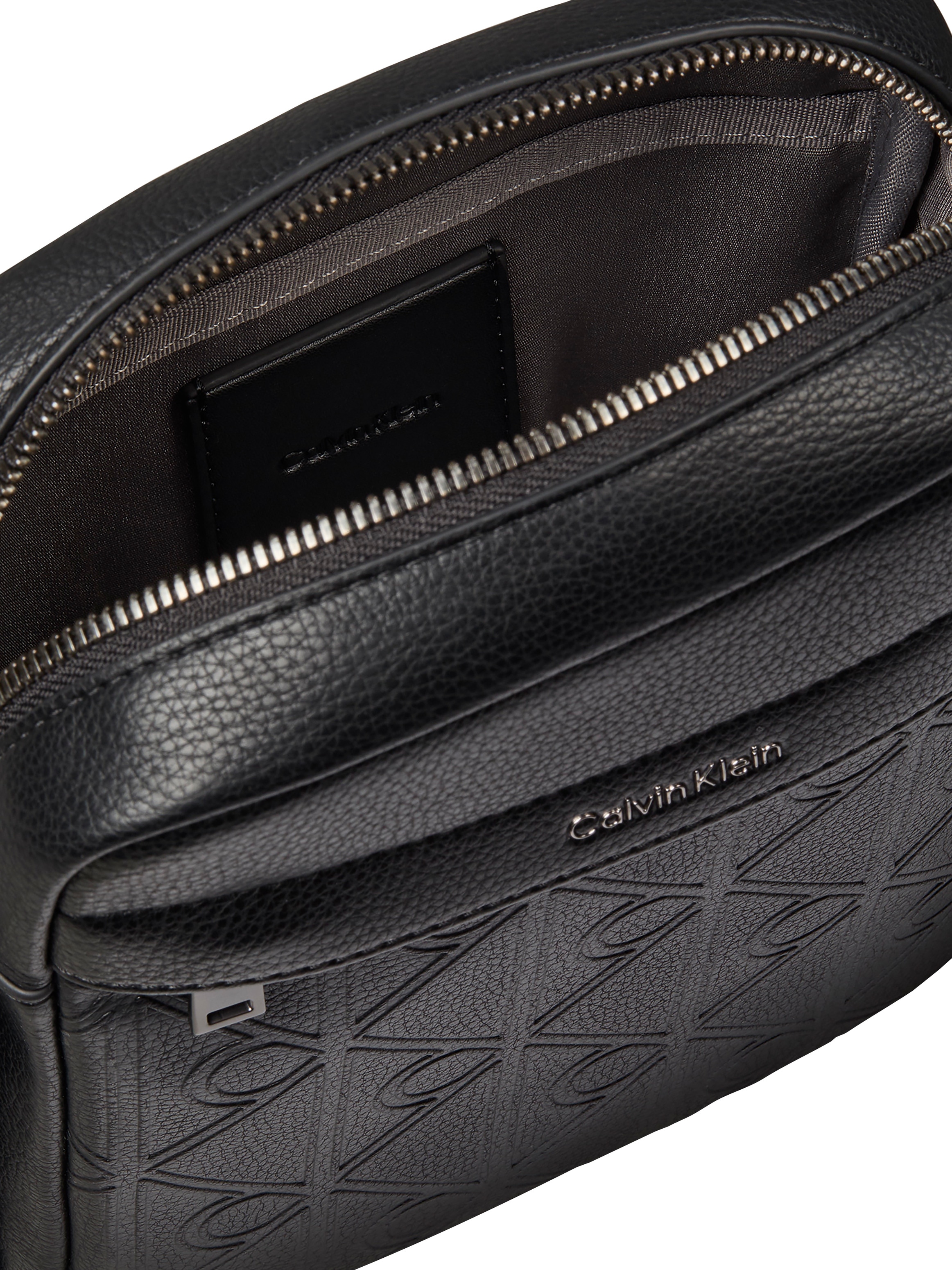 Calvin Klein Umhängetasche »EMBLEM AOP DEBOSS REPORTER« Unisex Mini Bag, Body Bag, Schultertasche mit CK-Logoprägung