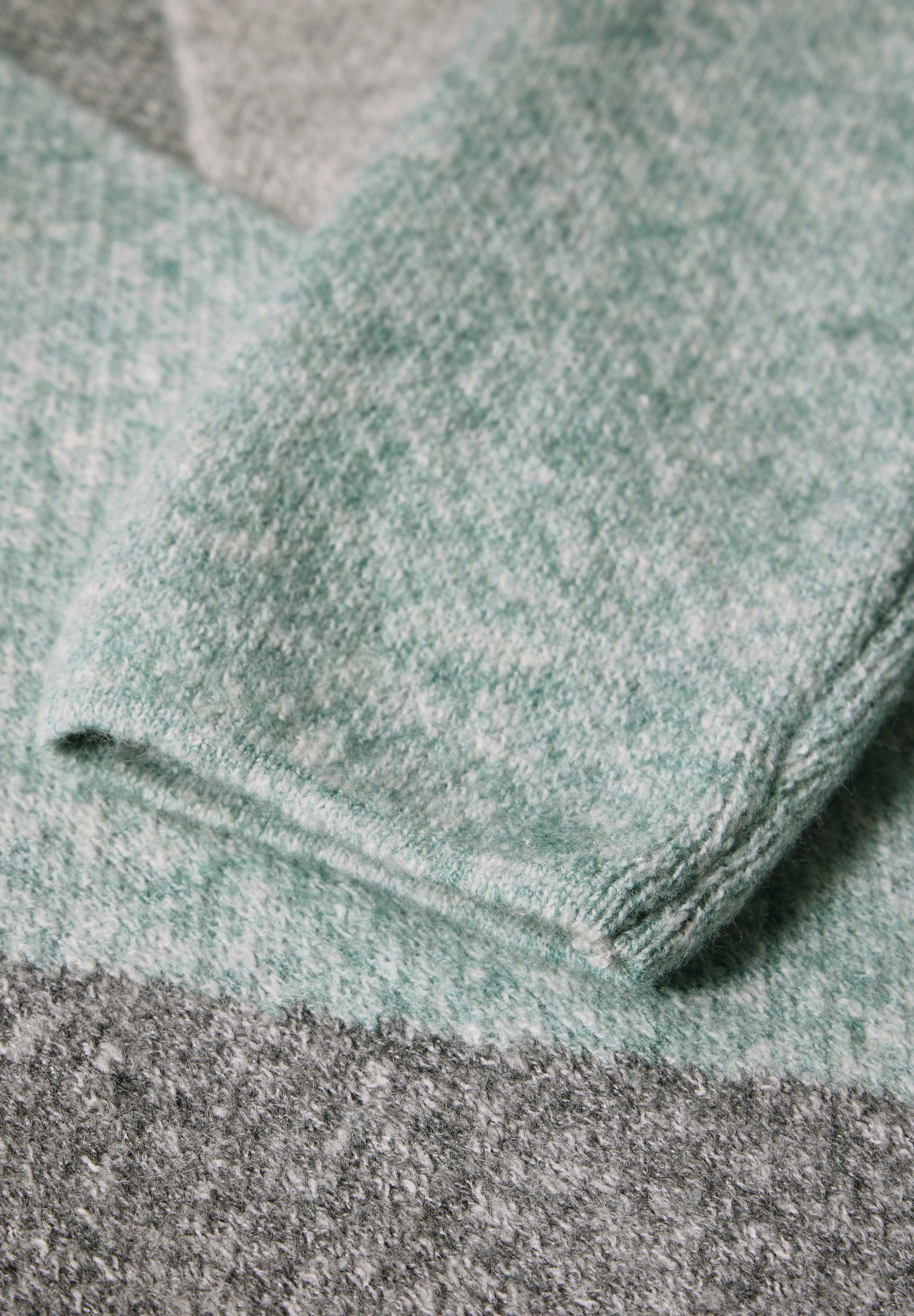 Cecil Cardigan, im angenehmen Materialmix