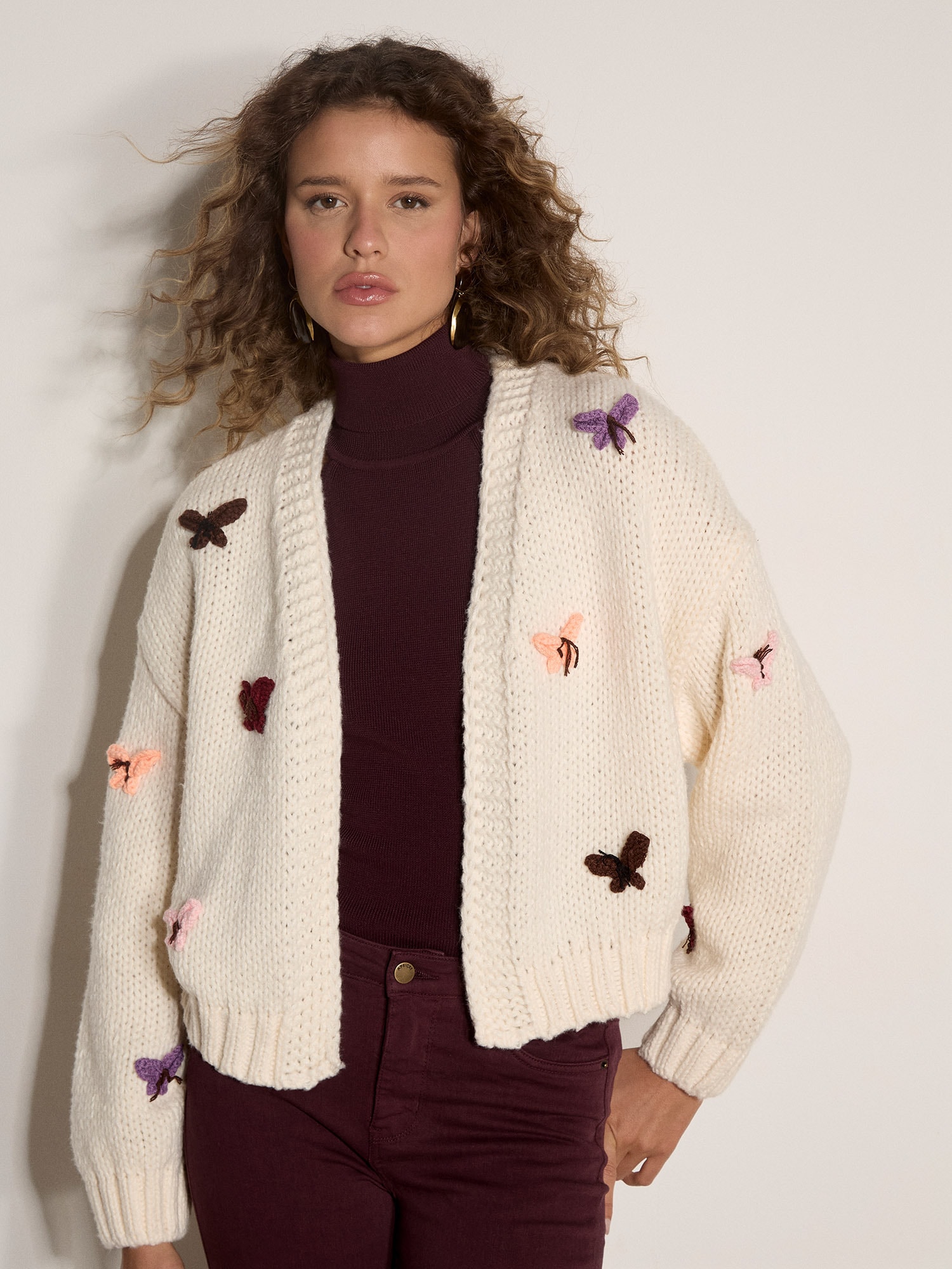 Apricot Cardigan "Cardigan mit Schmetterlingsapplikationen" mit Ballonärmeln
