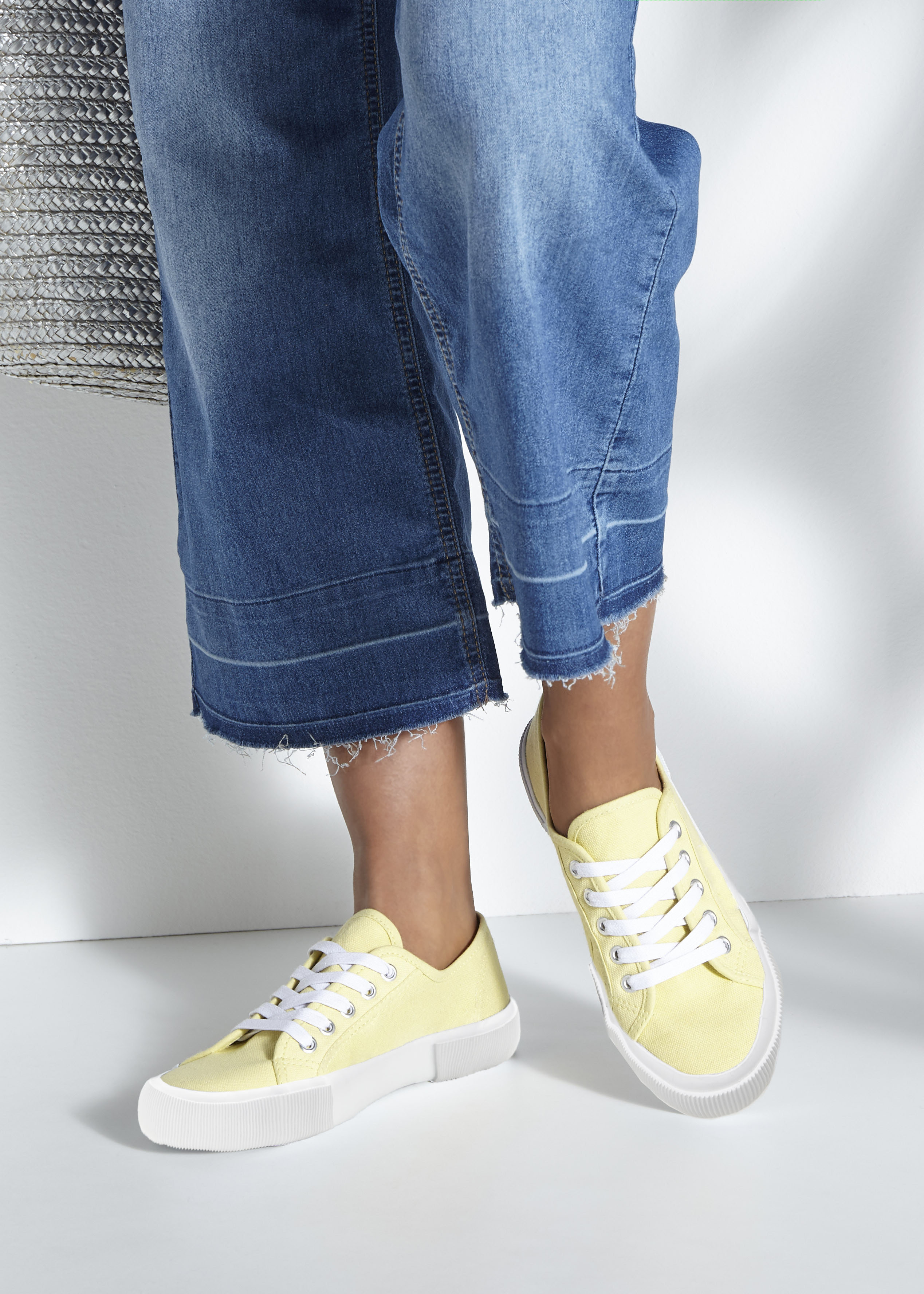 Thumbnail - LASCANA Sneaker aus Textil, Schnürhalbschuh, Freizeitschuh