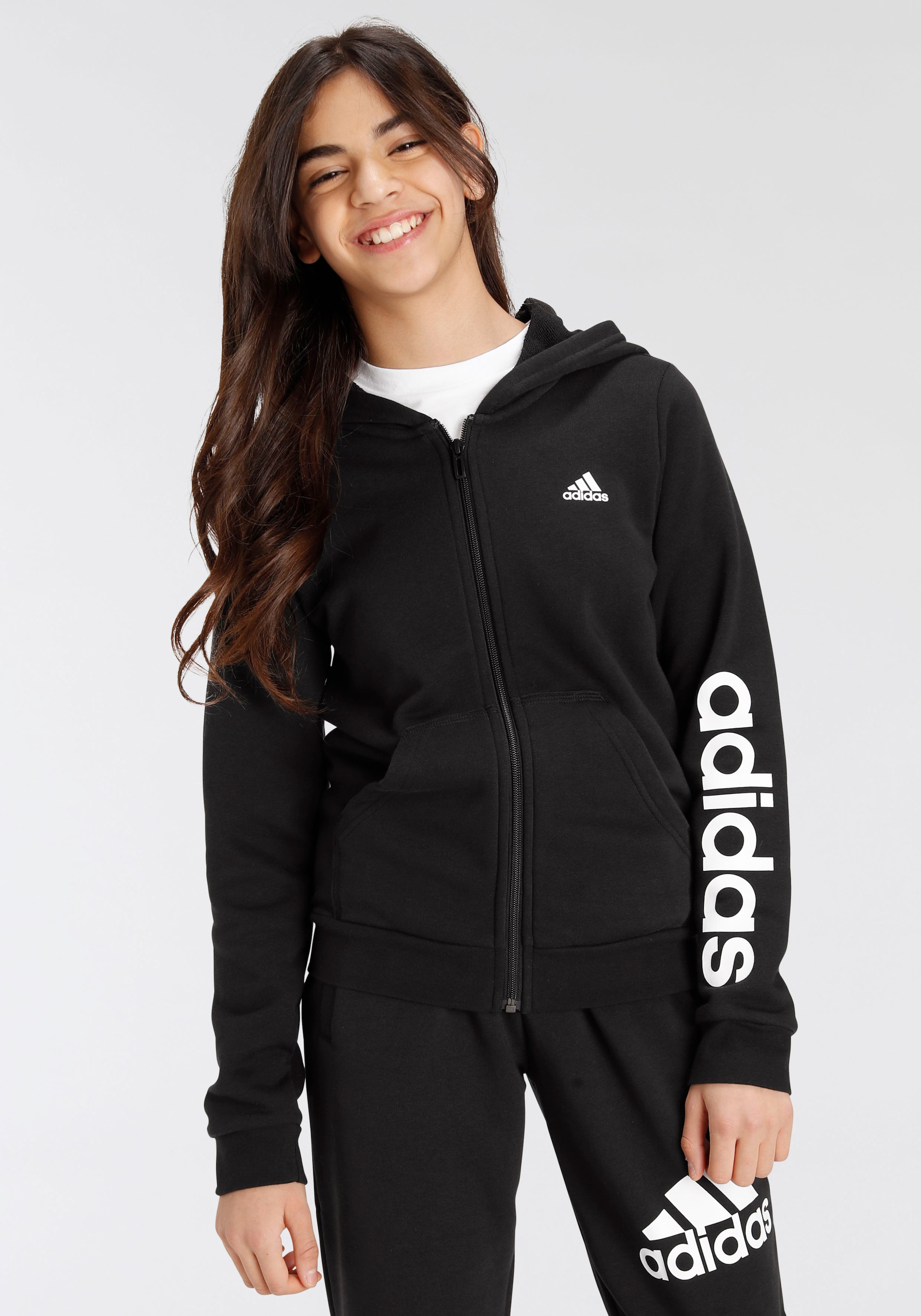 »ESSENTIALS | kaufen LINEAR BAUR adidas Sportswear tlg.) Kapuzensweatjacke (1 LOGO online KAPUZENJACKE«,