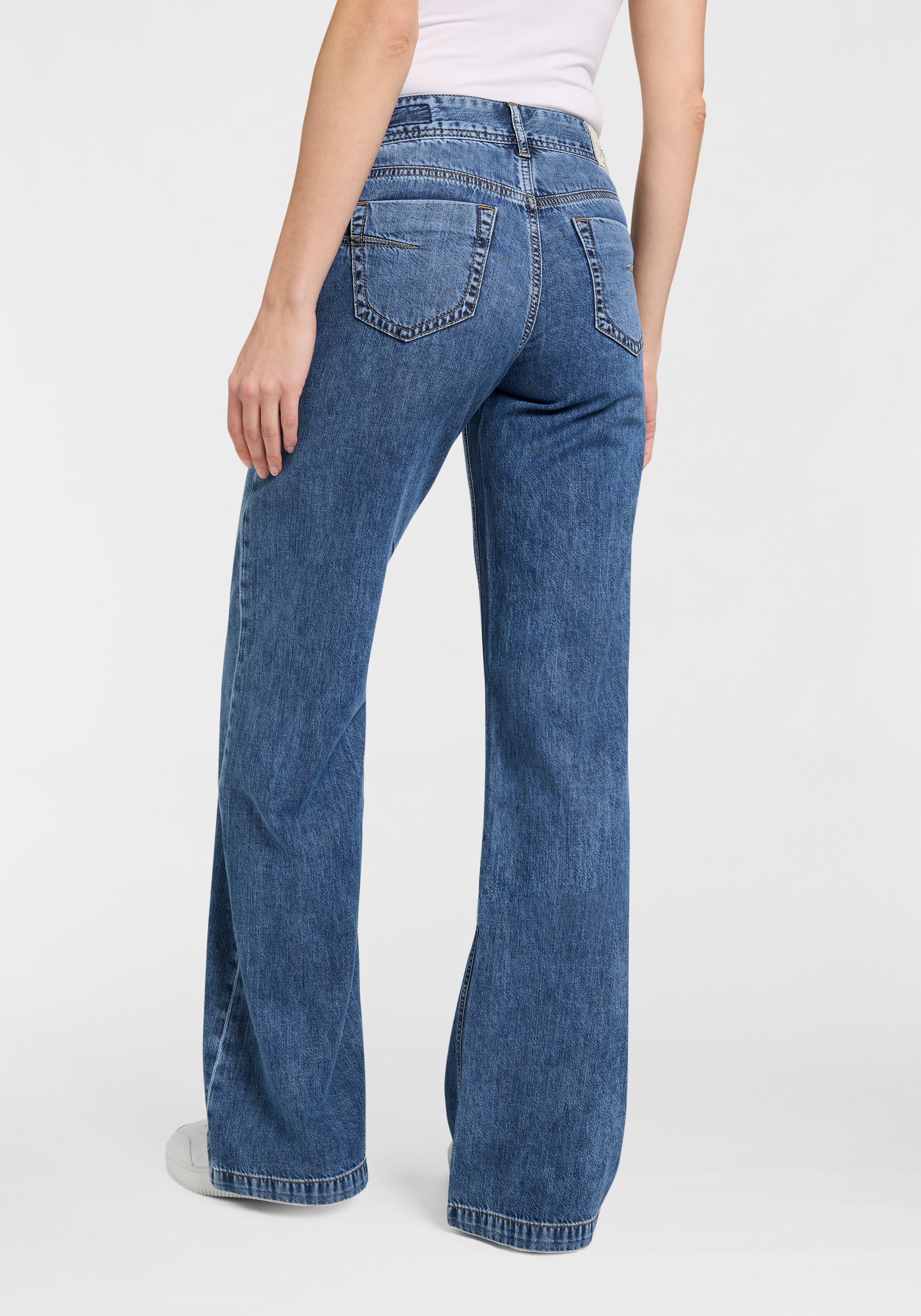 Herrlicher 5-Pocket-Jeans "Edna Denim Light", mit ausgestelltem Bein günstig online kaufen