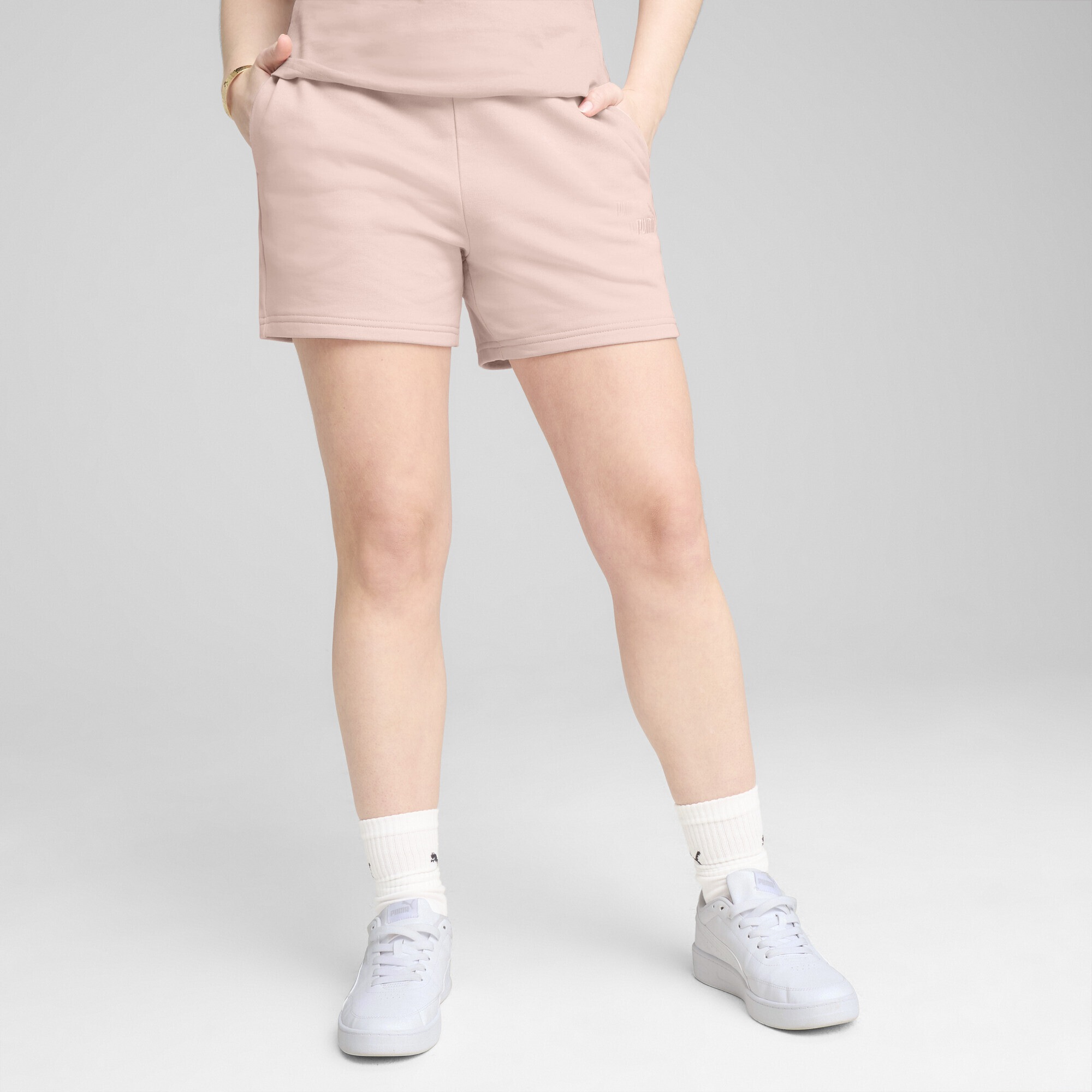 PUMA Sporthose »ESS Small No. 1 Logo 5'' Hochgeschnittene Shorts Damen«