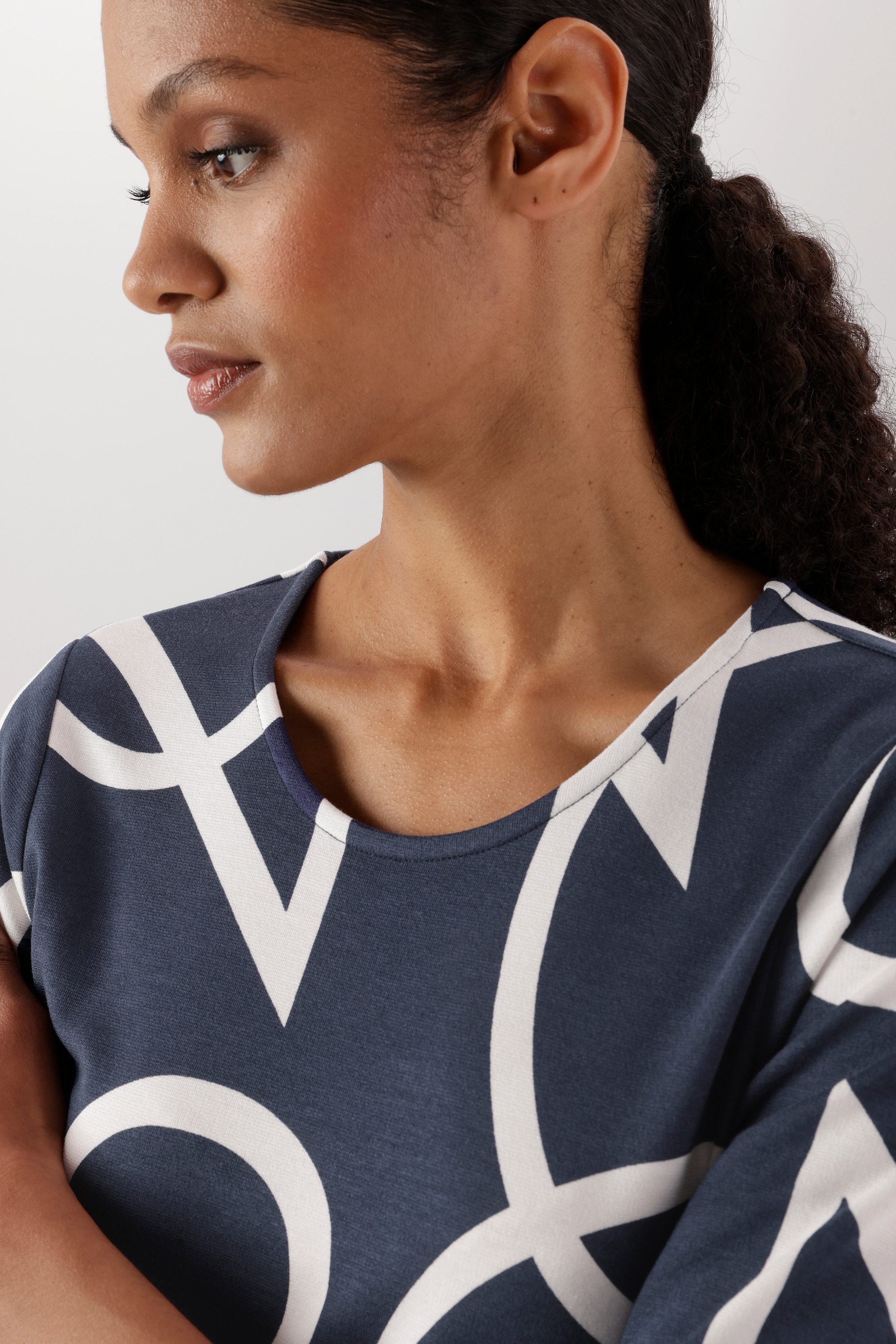 Aniston SELECTED Jerseykleid mit stilvollem Allover-Muster
