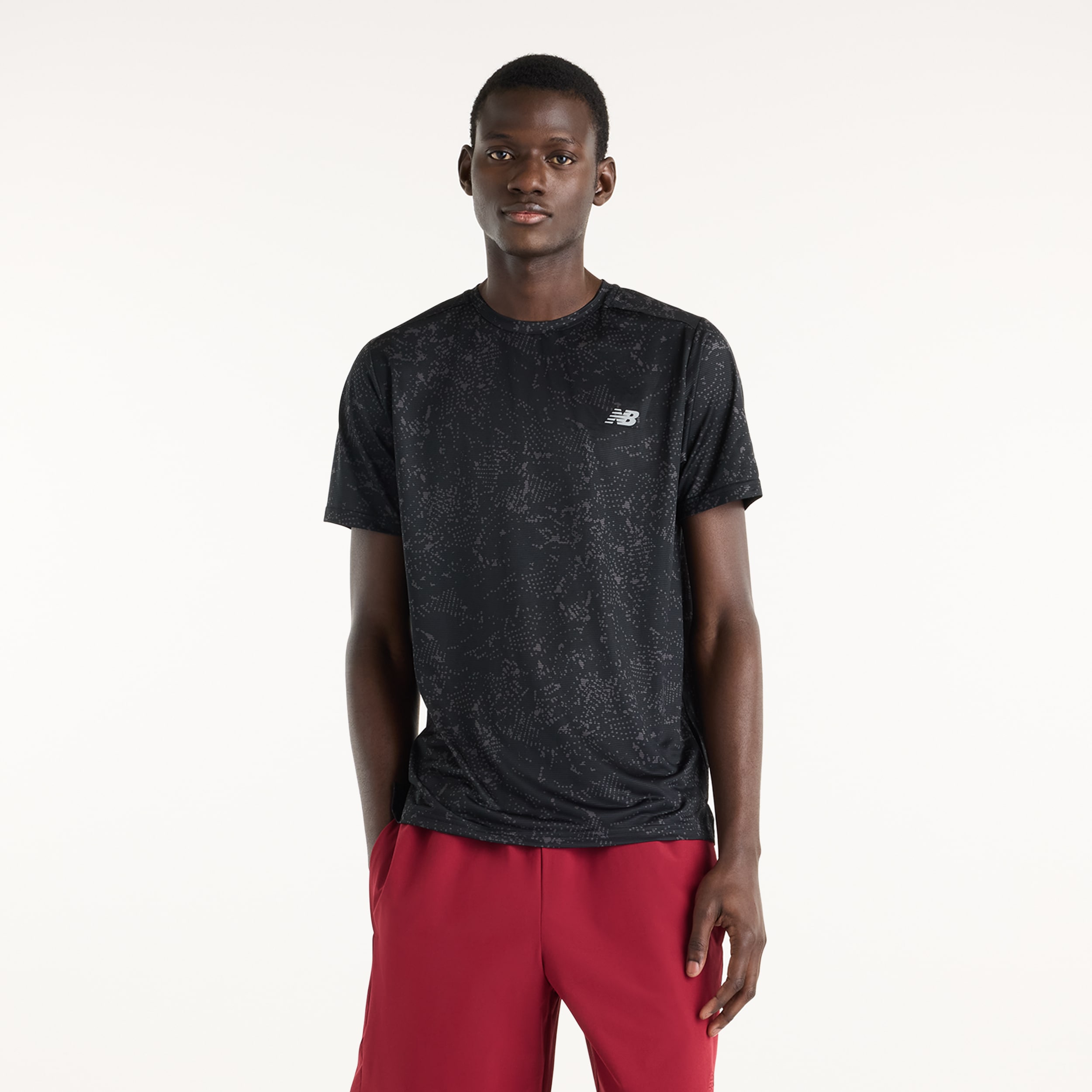 New Balance Laufshirt "SPORT ESSENTIAL PRINTED T-SHIRT" für Lauftraining und vielseitige Aktivitäten, aus Polyester