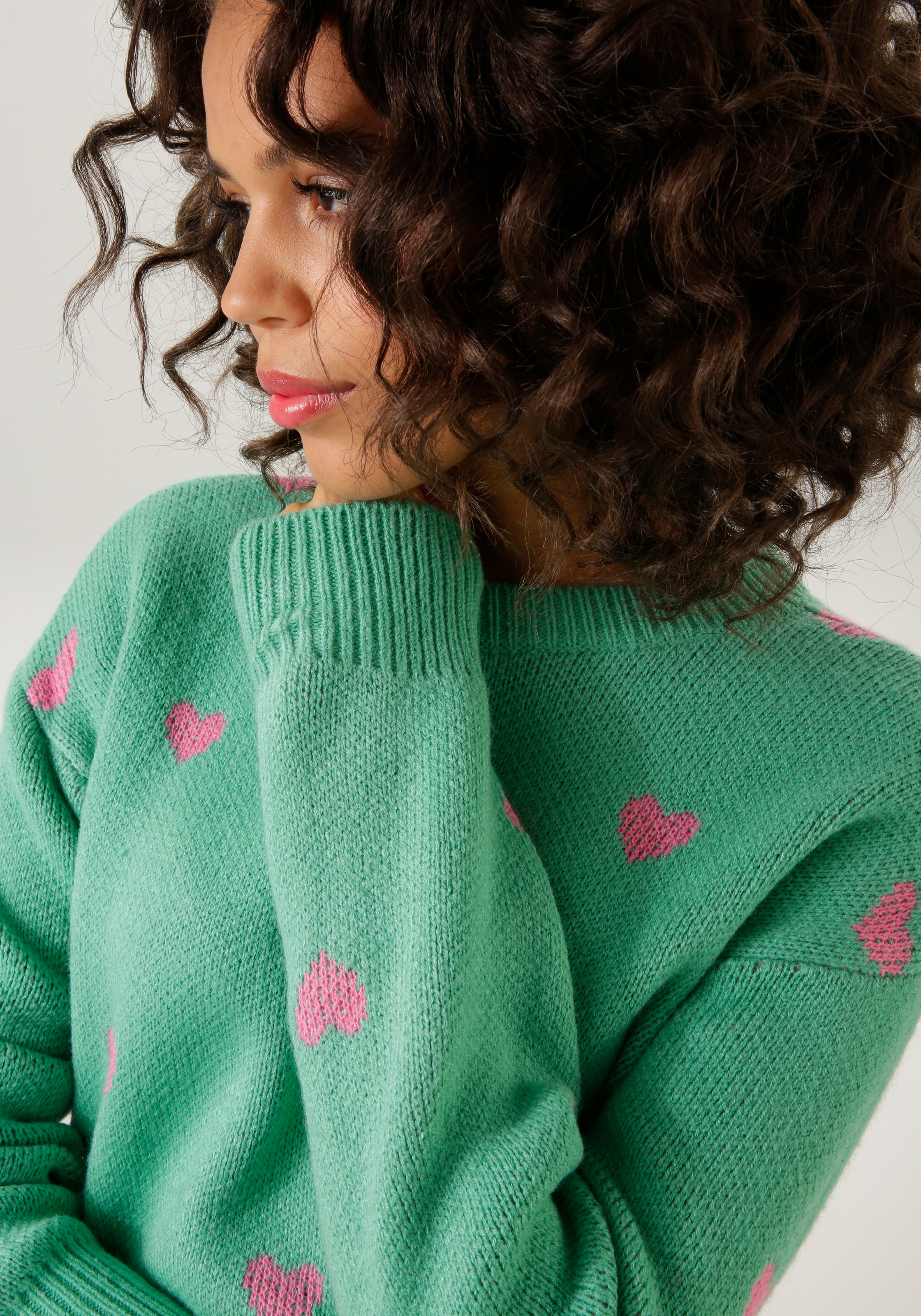 Aniston CASUAL Strickpullover, mit eingestrickten Herzchen