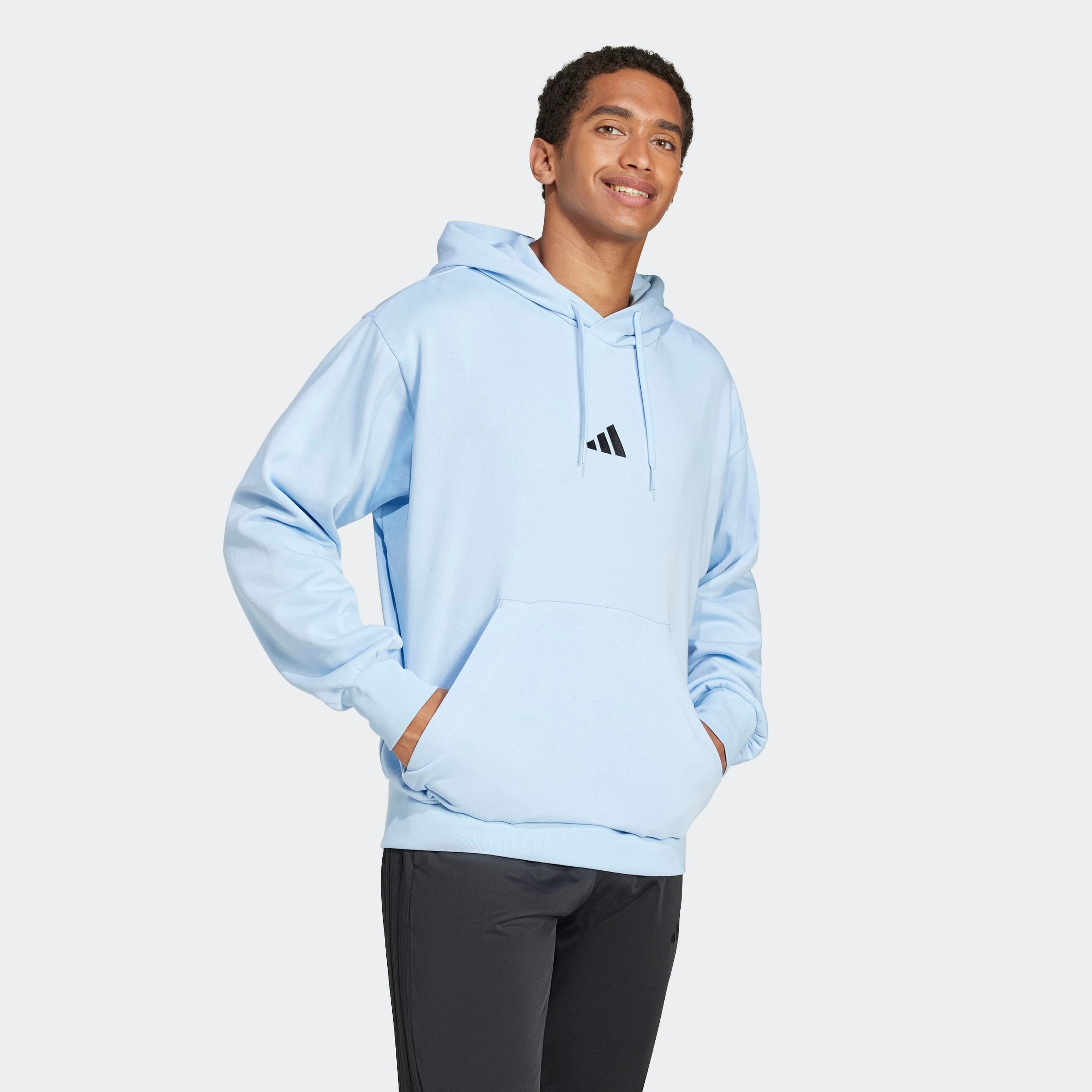 Kapuzensweatshirt ADIDAS SPORTSWEAR "M FEELCOZY HD", Herren, Gr. L, glow blau, schwarz, Obermaterial: 70% Baumwolle, 30% Polyester, angesetztes Bündchen, Sweatshirts