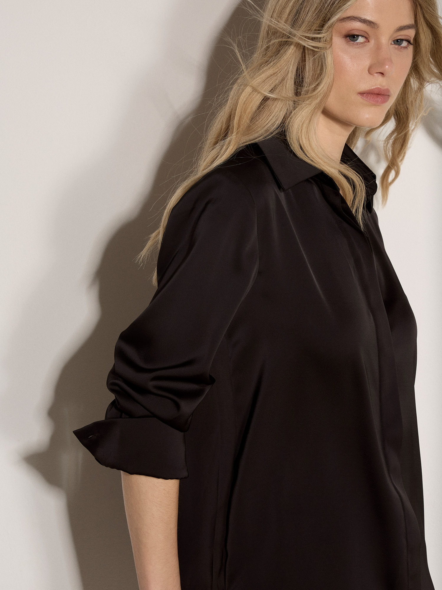 Apricot Klassische Bluse »Übergroßes Satinhemd« mit abgestuftem Saum