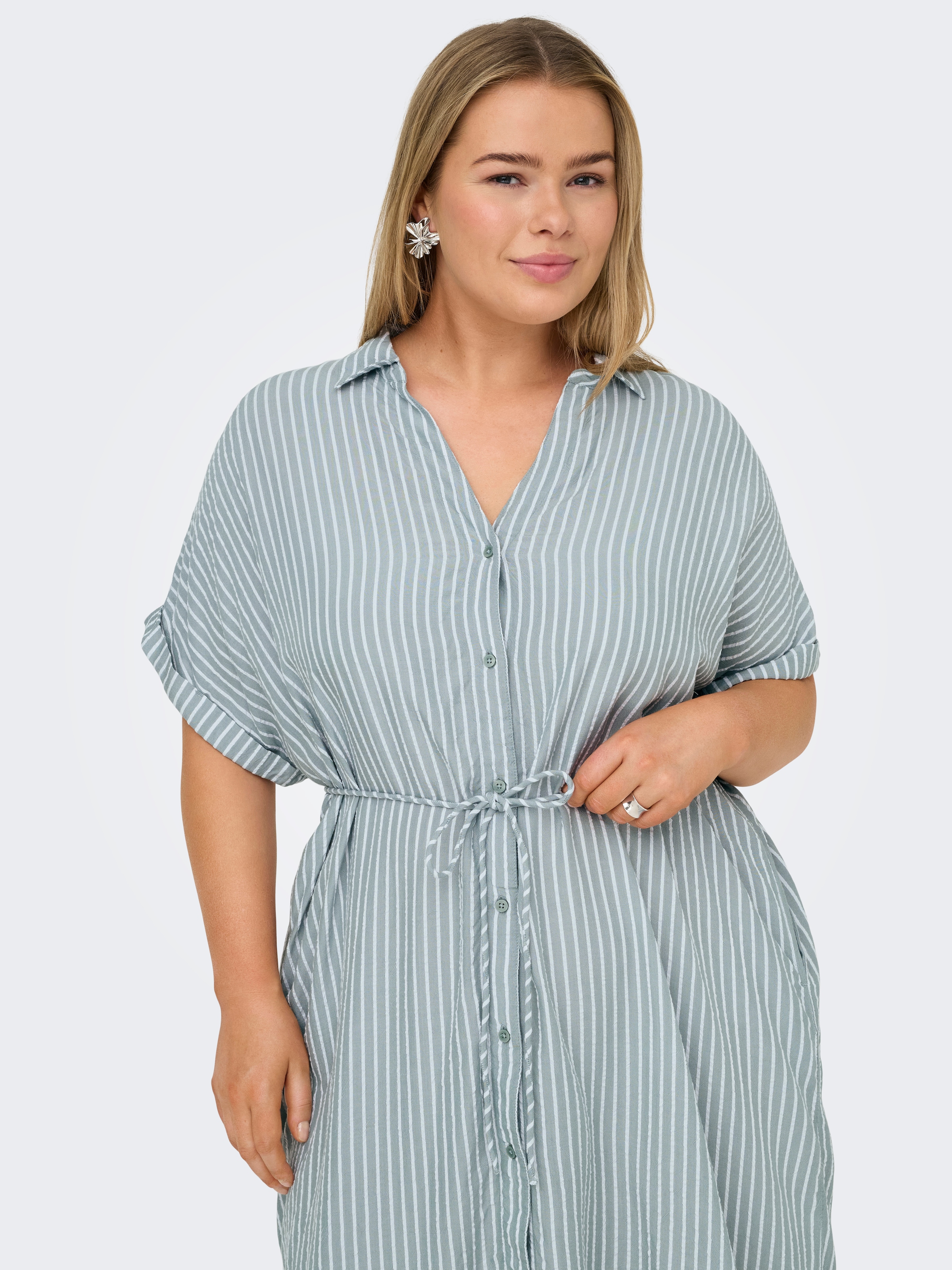 ONLY CARMAKOMA Sommerkleid »CARPENNA S/S LOOSE KNEE DRESS AOP«