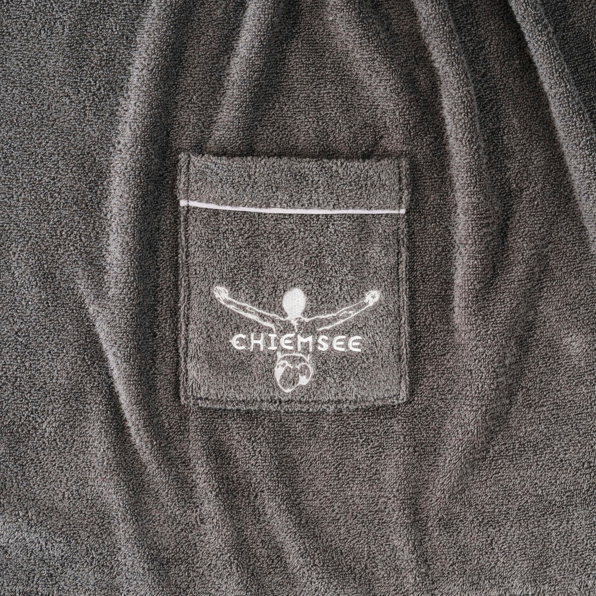 Chiemsee Kilt »Chiemsee Herren Saunakilt Venice«, (1 St.), Logostickerei auf der Tasche