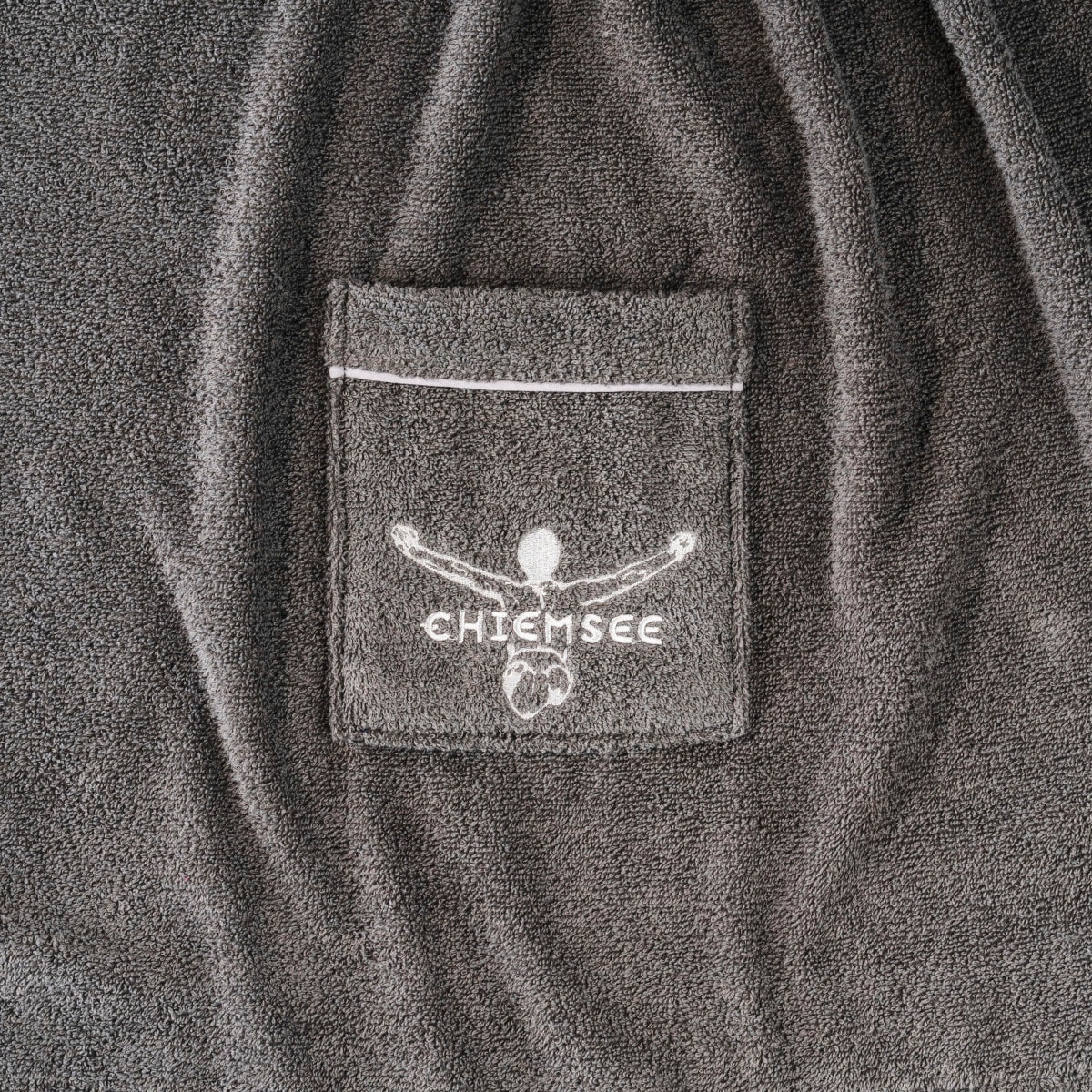Chiemsee Kilt »Chiemsee Herren Saunakilt Venice, ideal für Sauna & Spa«, (1 St.), Logostickerei auf der Tasche